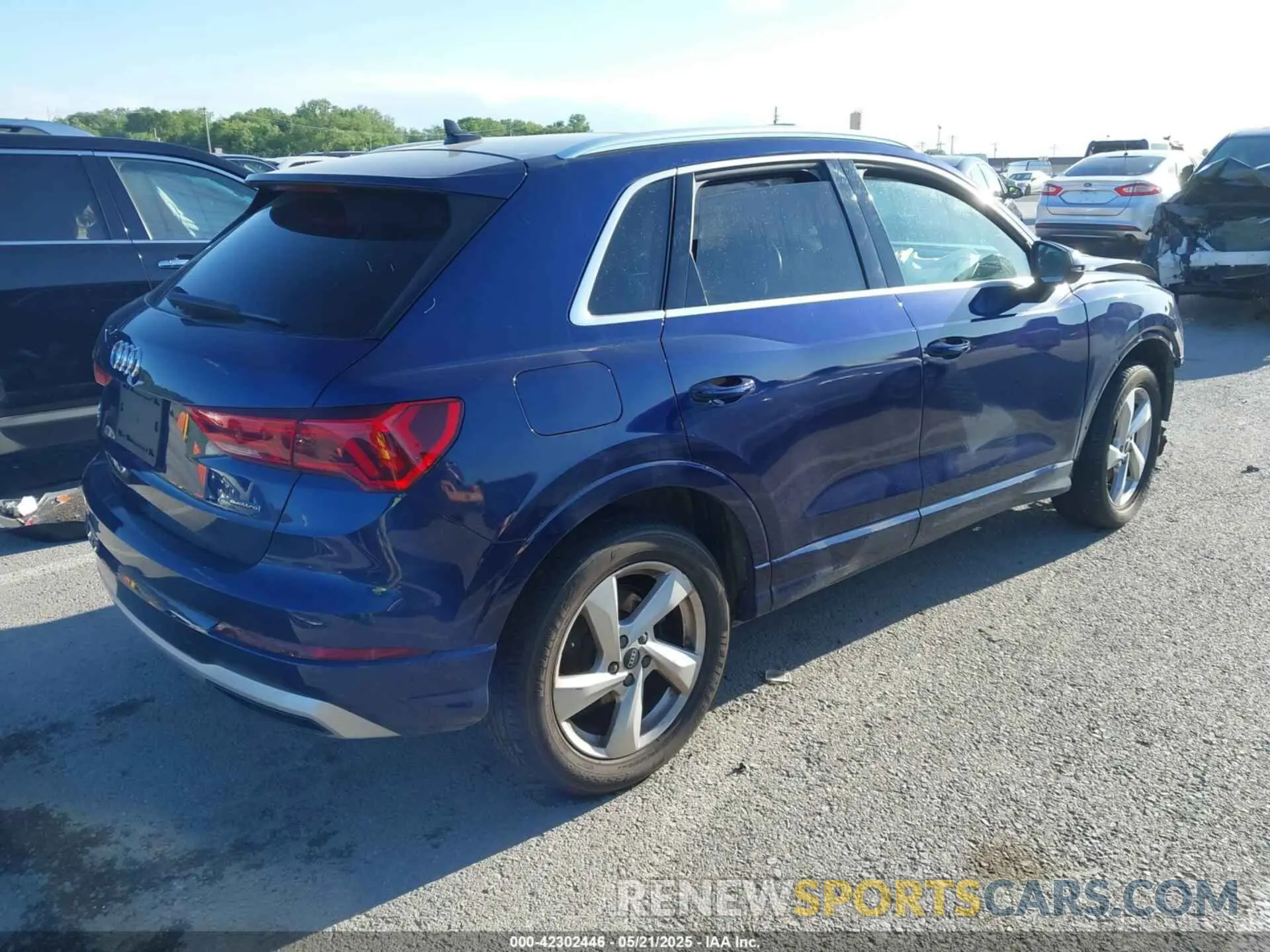 4 Photograph of a damaged car WA1AUCF31M1066532 AUDI Q3 2021