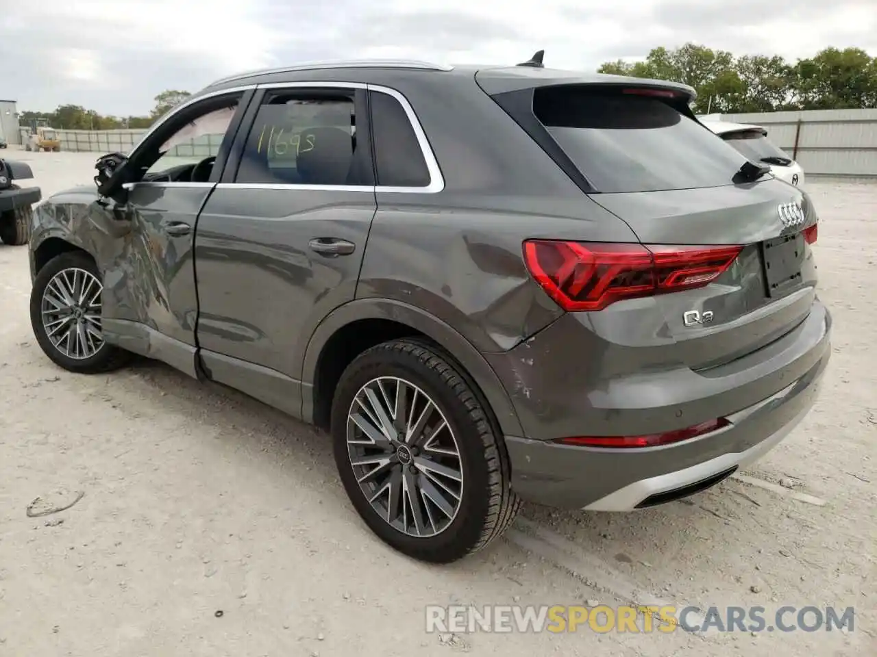 3 Photograph of a damaged car WA1AUCF31M1152178 AUDI Q3 2021