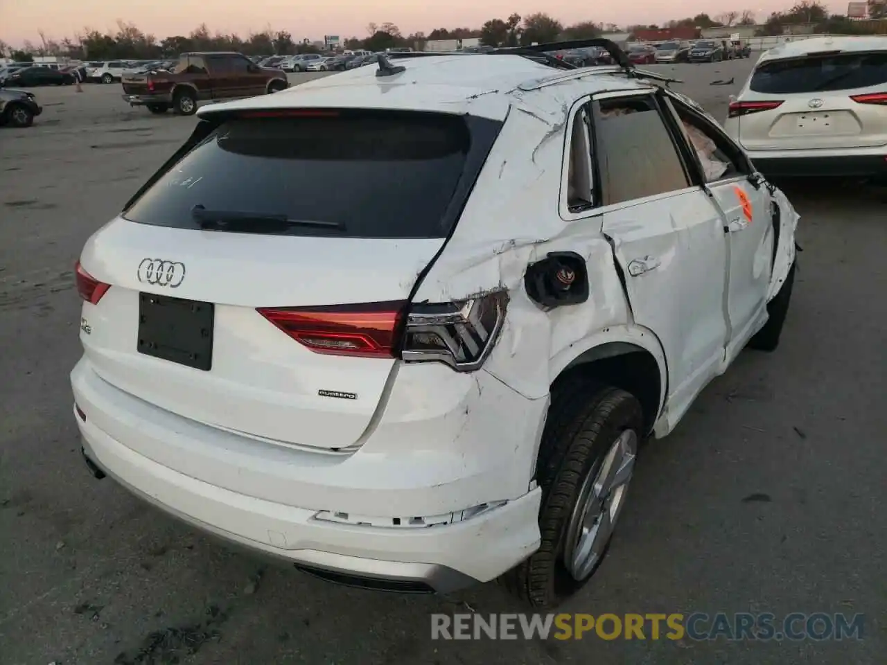 4 Photograph of a damaged car WA1AUCF32M1063350 AUDI Q3 2021