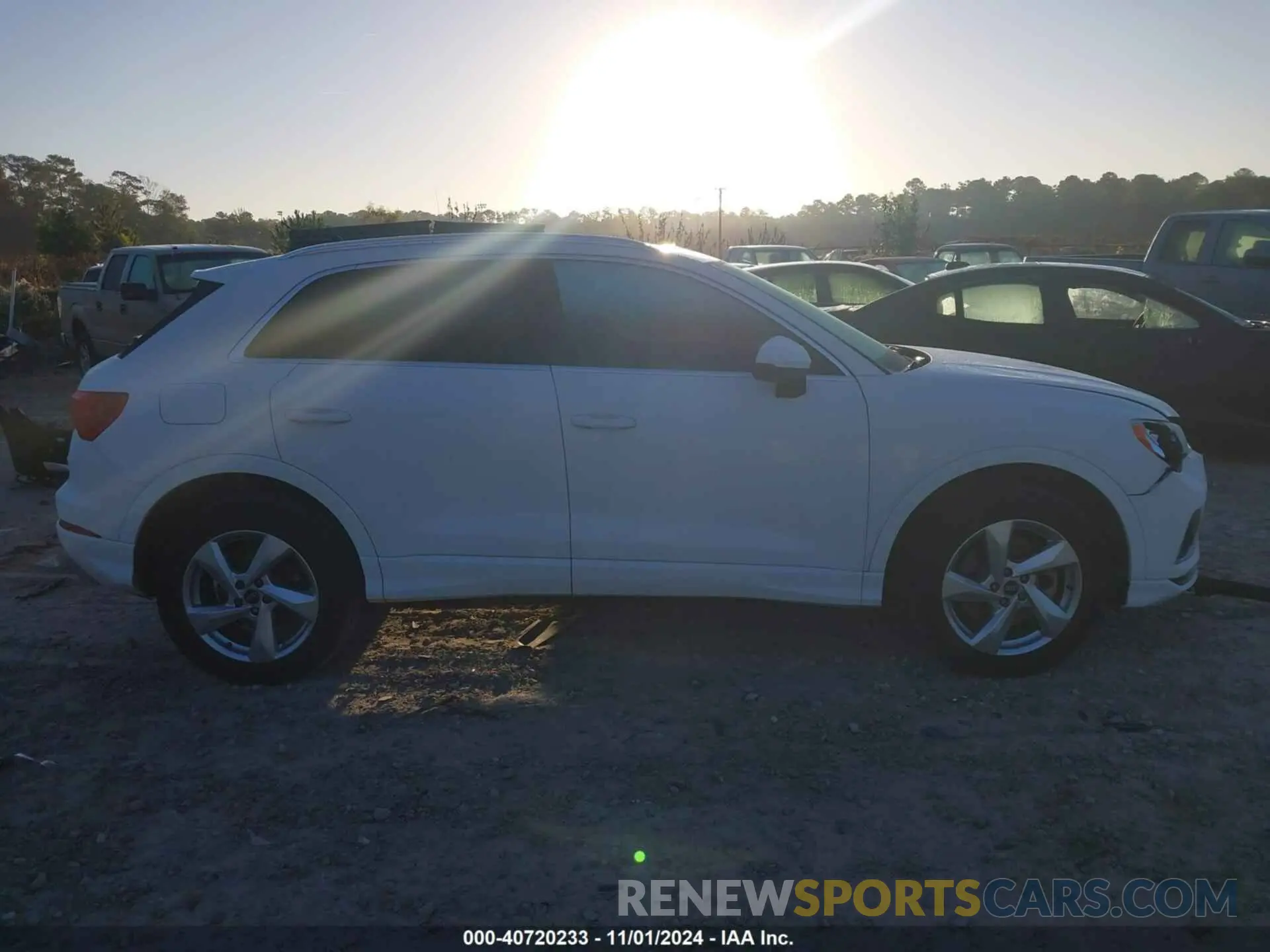13 Photograph of a damaged car WA1AUCF32M1064255 AUDI Q3 2021