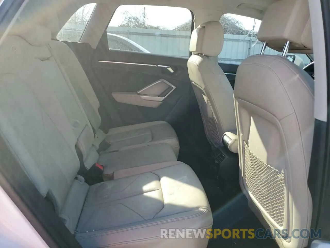 10 Photograph of a damaged car WA1AUCF32M1067589 AUDI Q3 2021