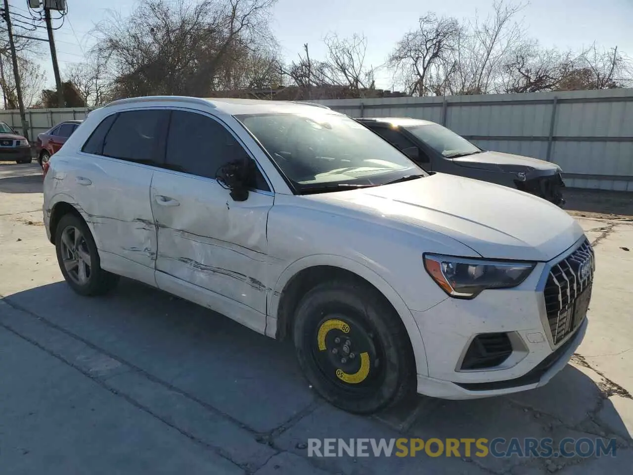 4 Photograph of a damaged car WA1AUCF32M1067589 AUDI Q3 2021