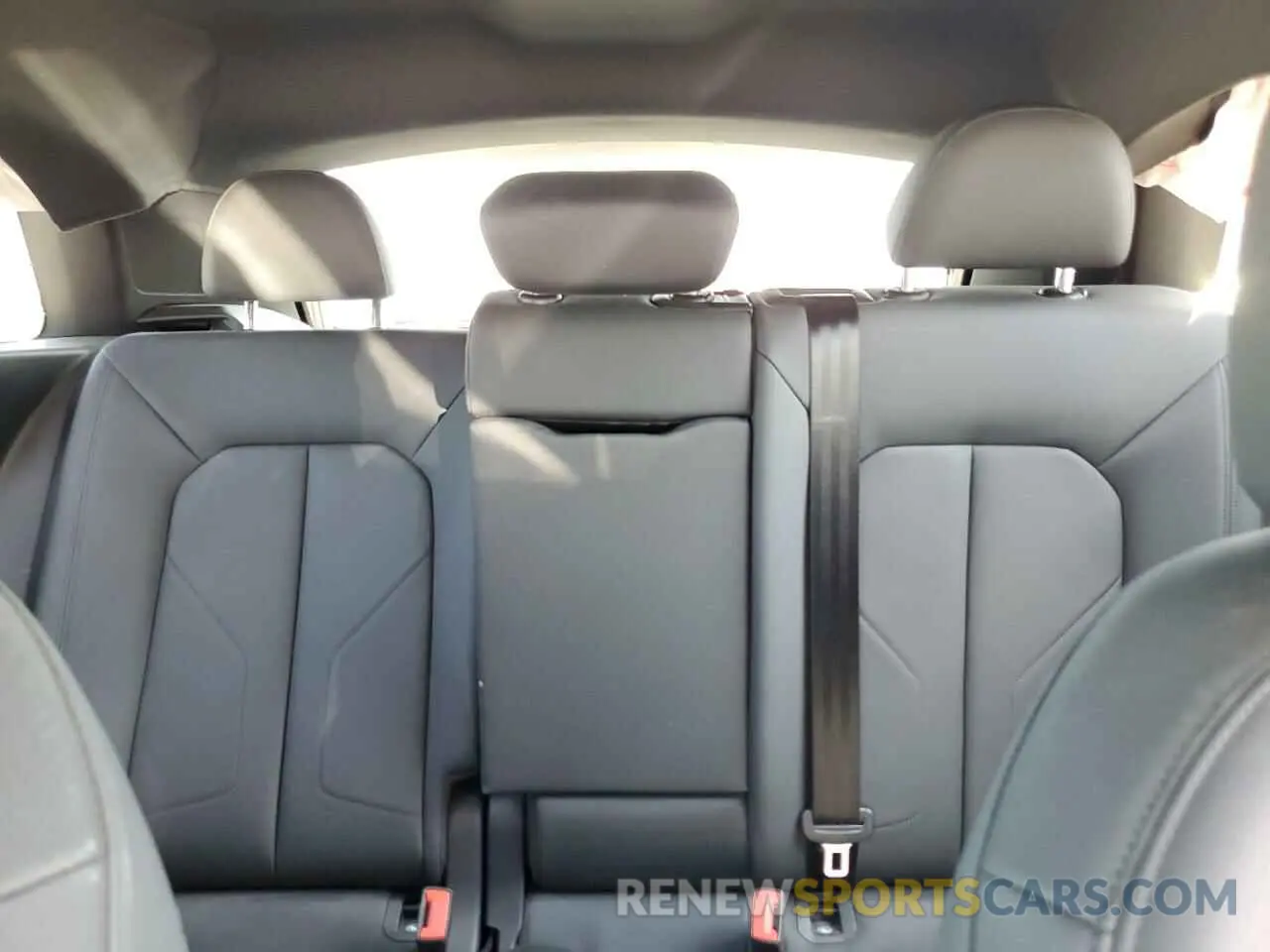 10 Photograph of a damaged car WA1AUCF32M1086031 AUDI Q3 2021