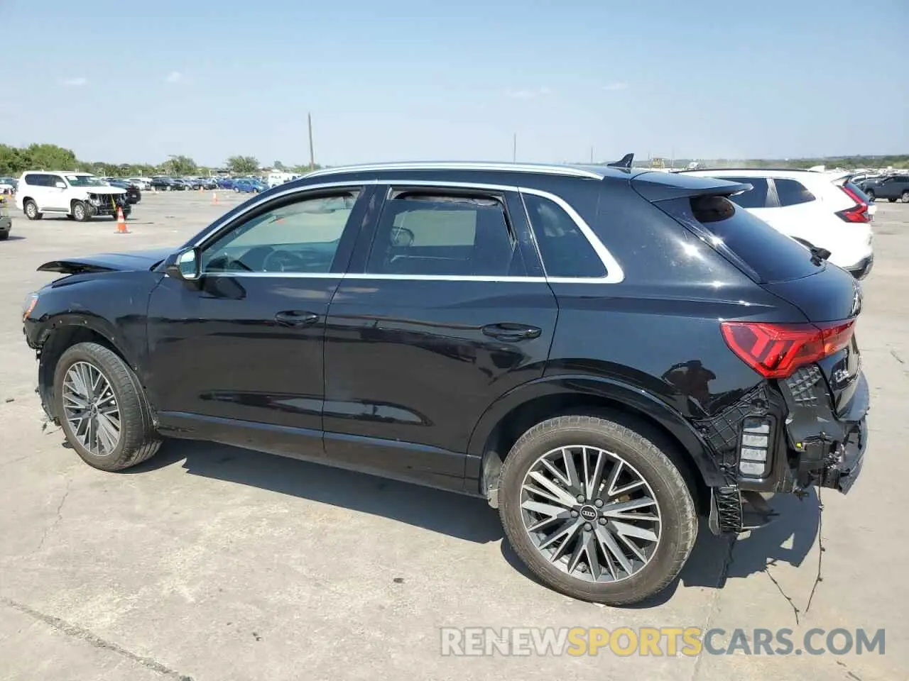 2 Photograph of a damaged car WA1AUCF32M1086031 AUDI Q3 2021