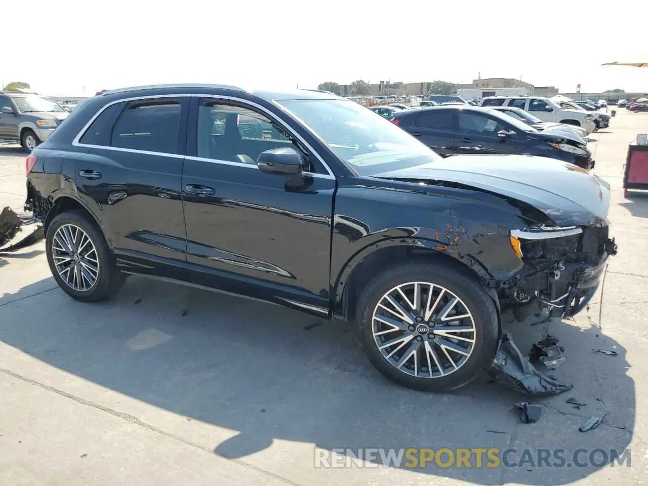 4 Photograph of a damaged car WA1AUCF32M1086031 AUDI Q3 2021