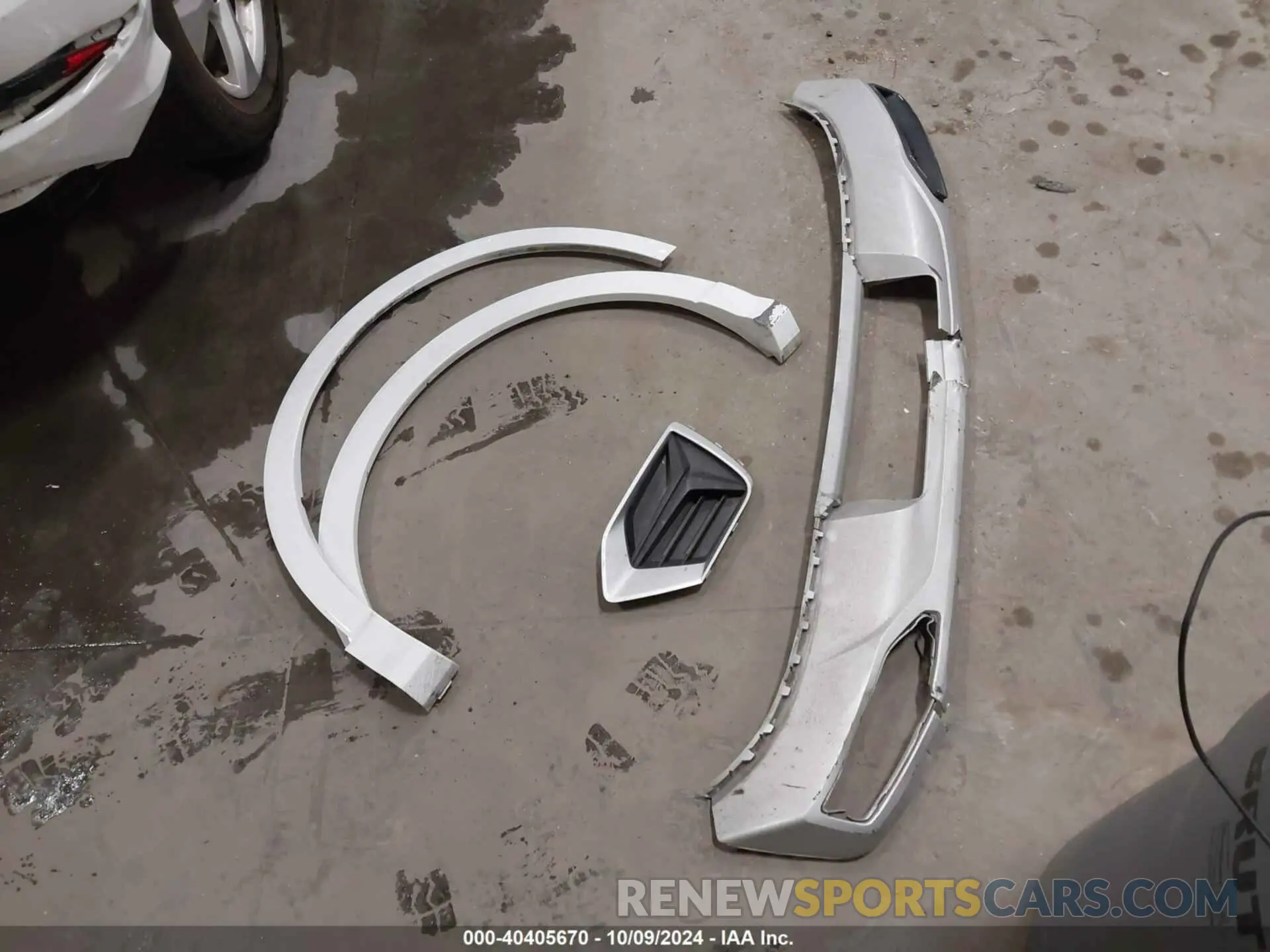 12 Photograph of a damaged car WA1AUCF32M1095165 AUDI Q3 2021