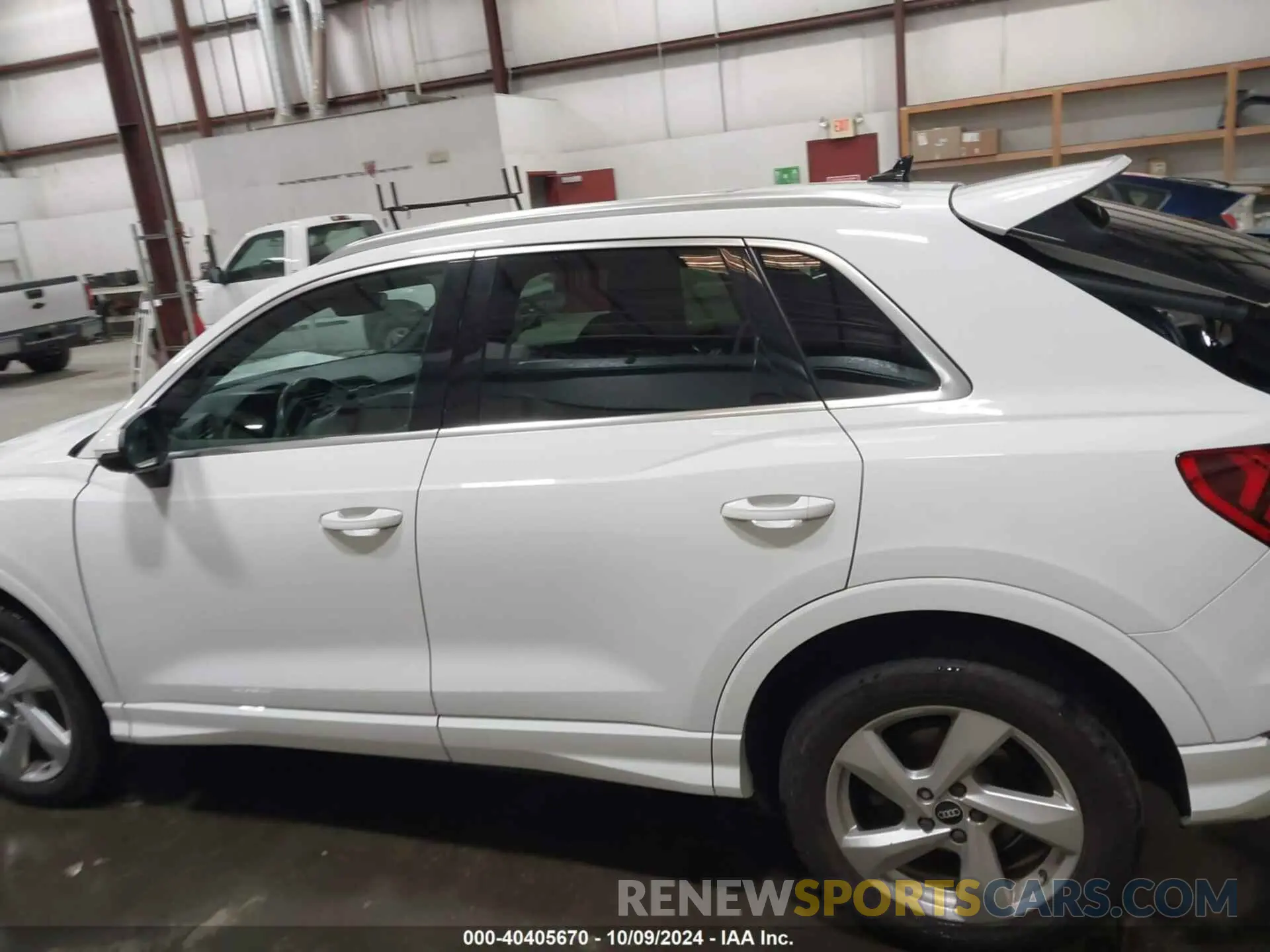 15 Photograph of a damaged car WA1AUCF32M1095165 AUDI Q3 2021