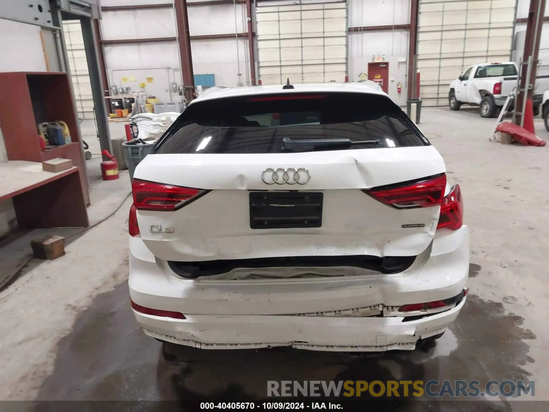 17 Photograph of a damaged car WA1AUCF32M1095165 AUDI Q3 2021
