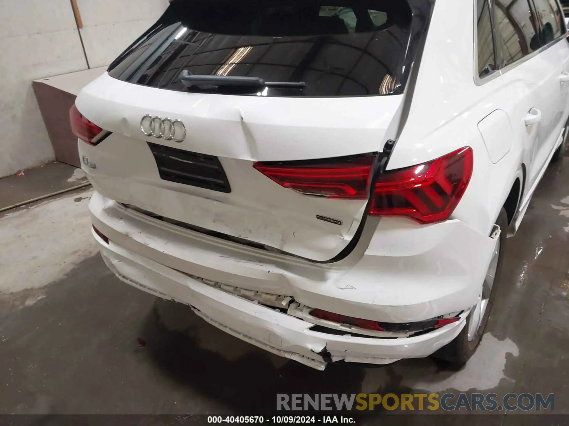 18 Photograph of a damaged car WA1AUCF32M1095165 AUDI Q3 2021
