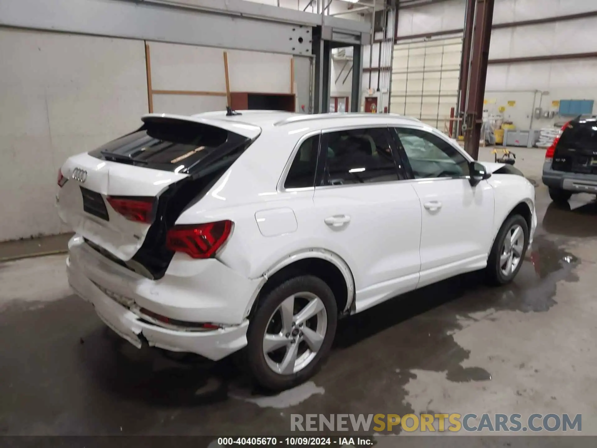 4 Photograph of a damaged car WA1AUCF32M1095165 AUDI Q3 2021