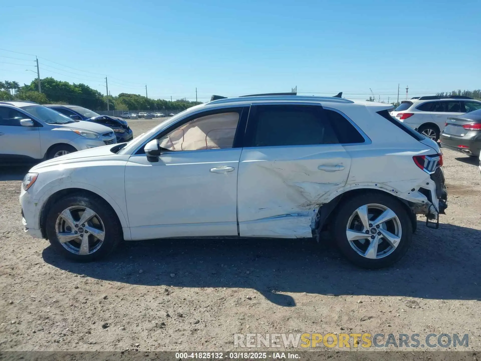 14 Photograph of a damaged car WA1AUCF32M1097059 AUDI Q3 2021