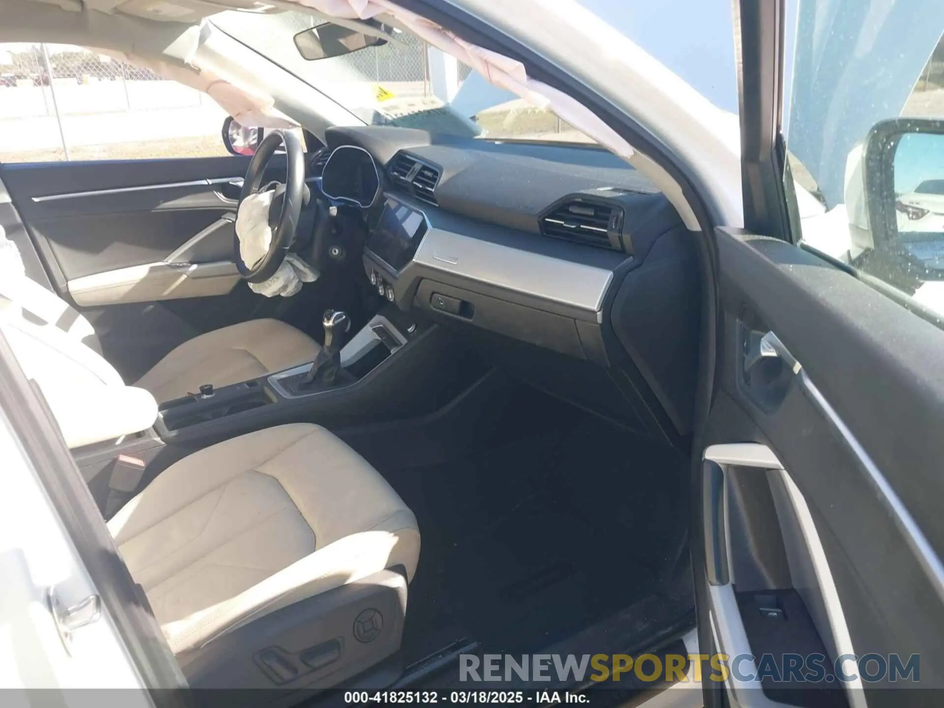 5 Photograph of a damaged car WA1AUCF32M1097059 AUDI Q3 2021