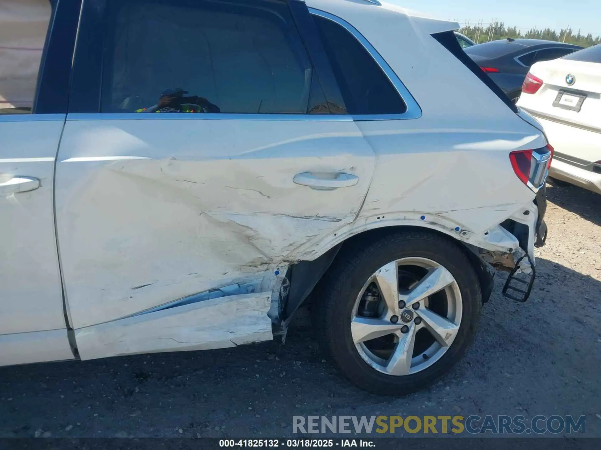 6 Photograph of a damaged car WA1AUCF32M1097059 AUDI Q3 2021