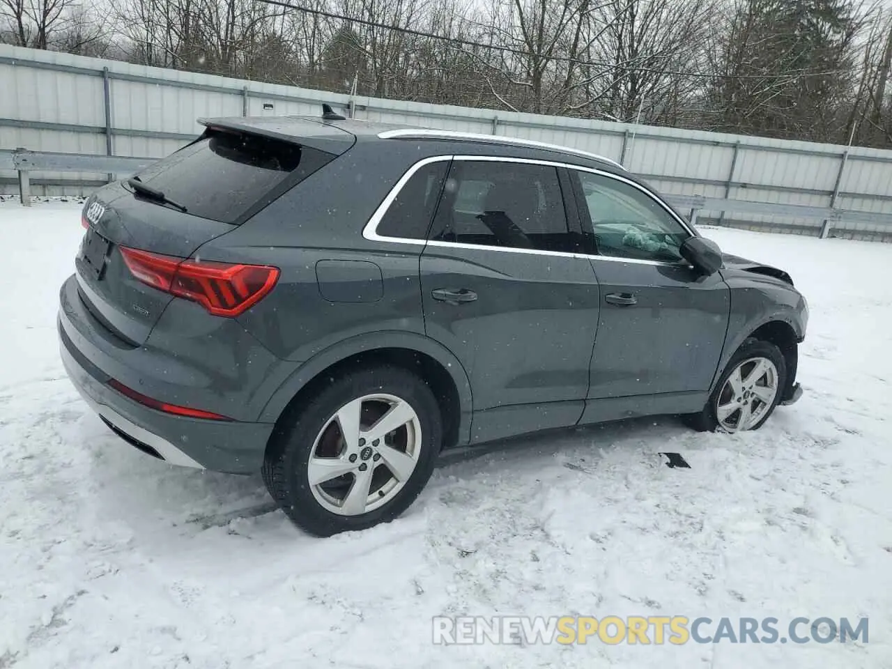 3 Photograph of a damaged car WA1AUCF32M1130433 AUDI Q3 2021