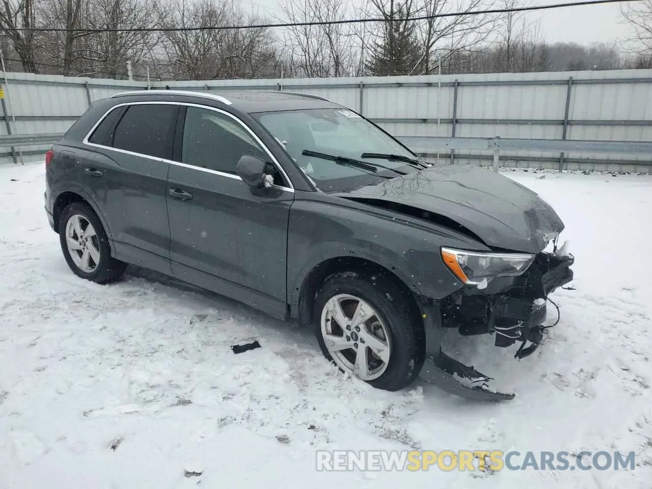 4 Photograph of a damaged car WA1AUCF32M1130433 AUDI Q3 2021