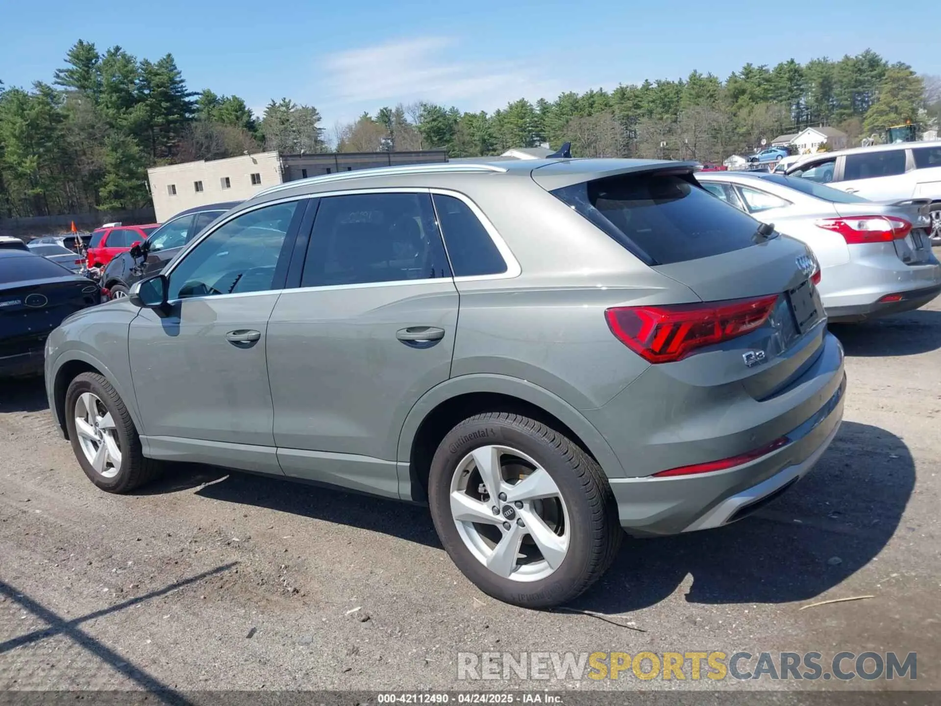 14 Photograph of a damaged car WA1AUCF32M1144588 AUDI Q3 2021