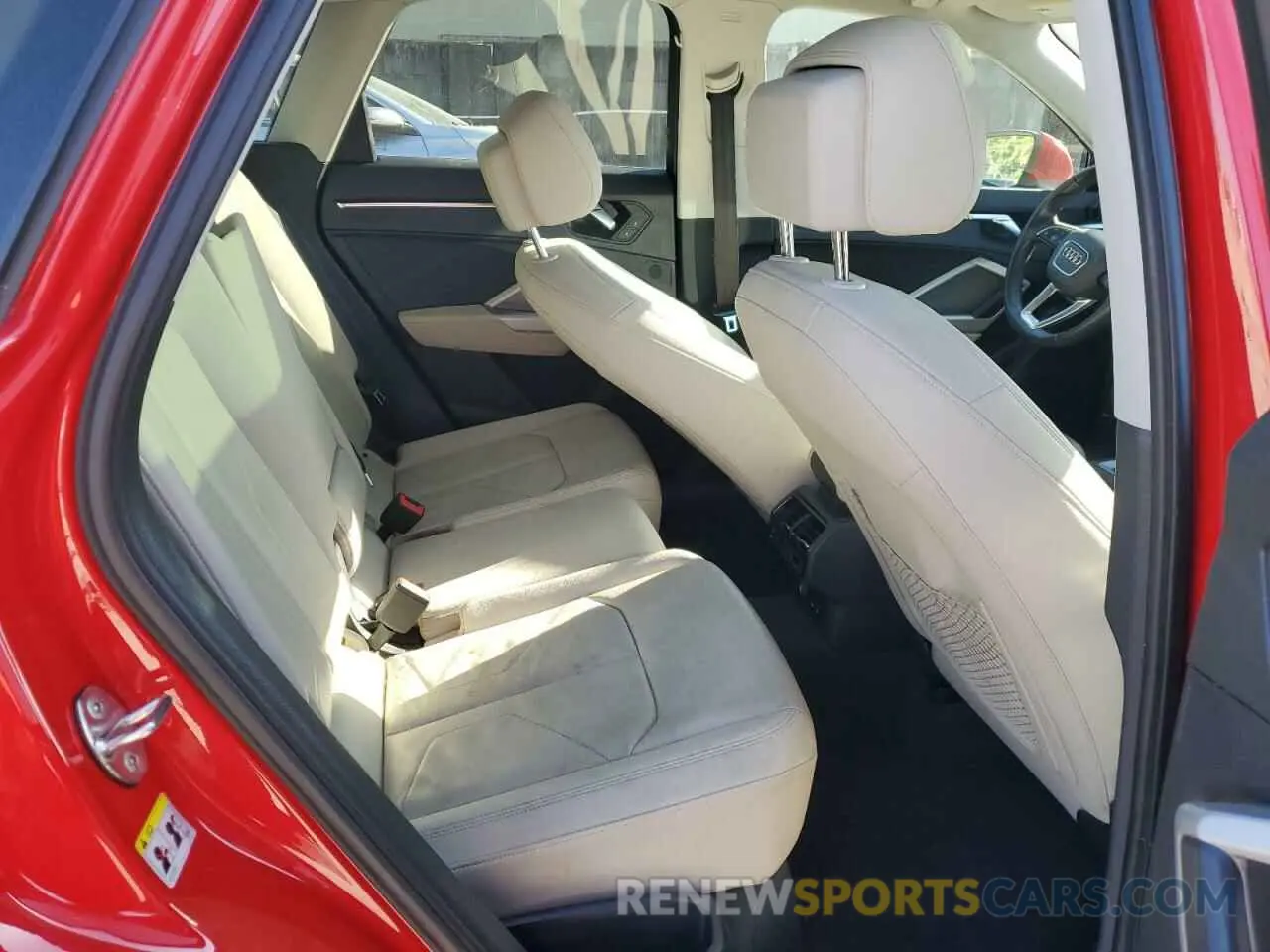 11 Photograph of a damaged car WA1AUCF33M1062126 AUDI Q3 2021