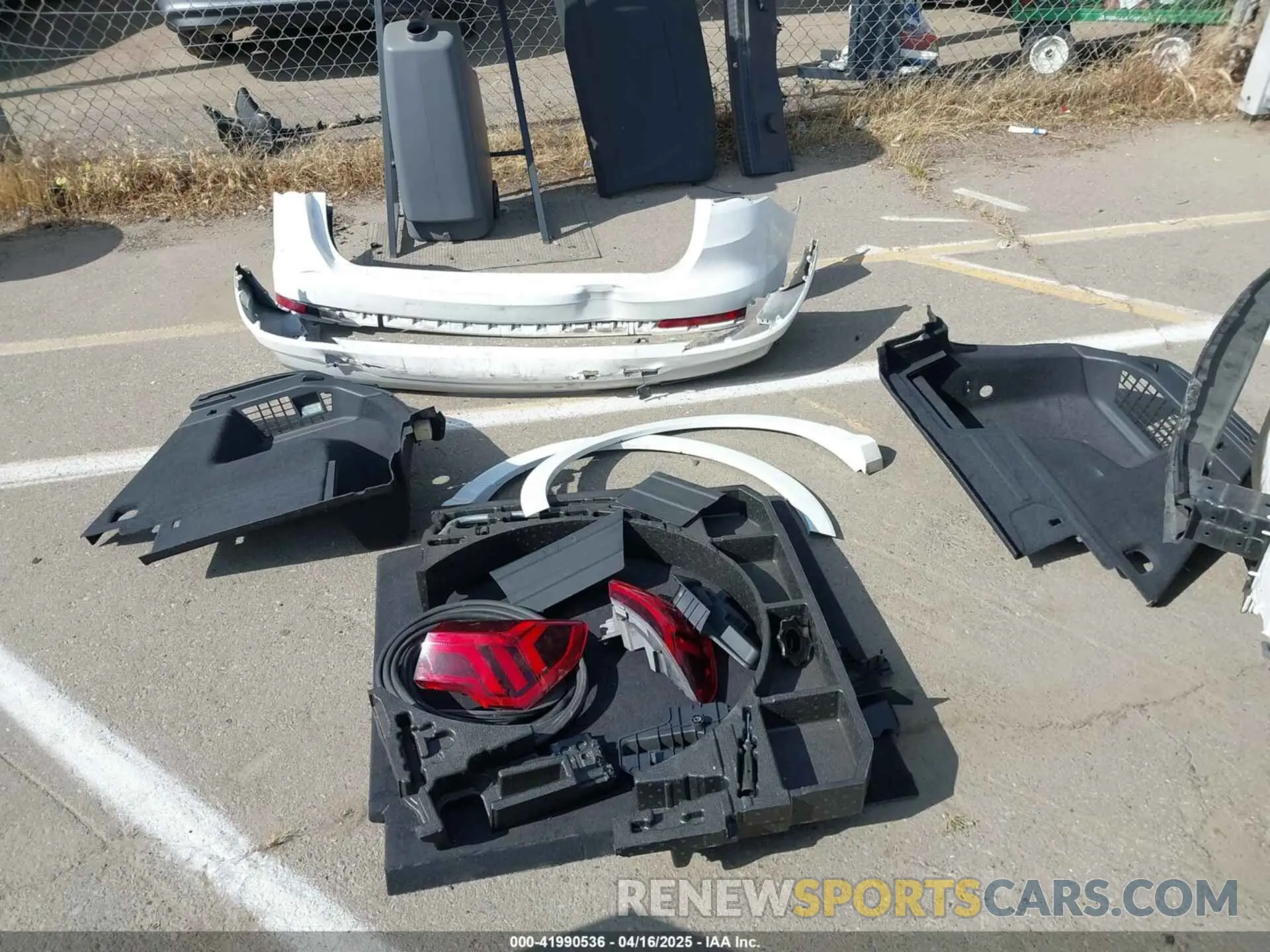 12 Photograph of a damaged car WA1AUCF33M1090847 AUDI Q3 2021