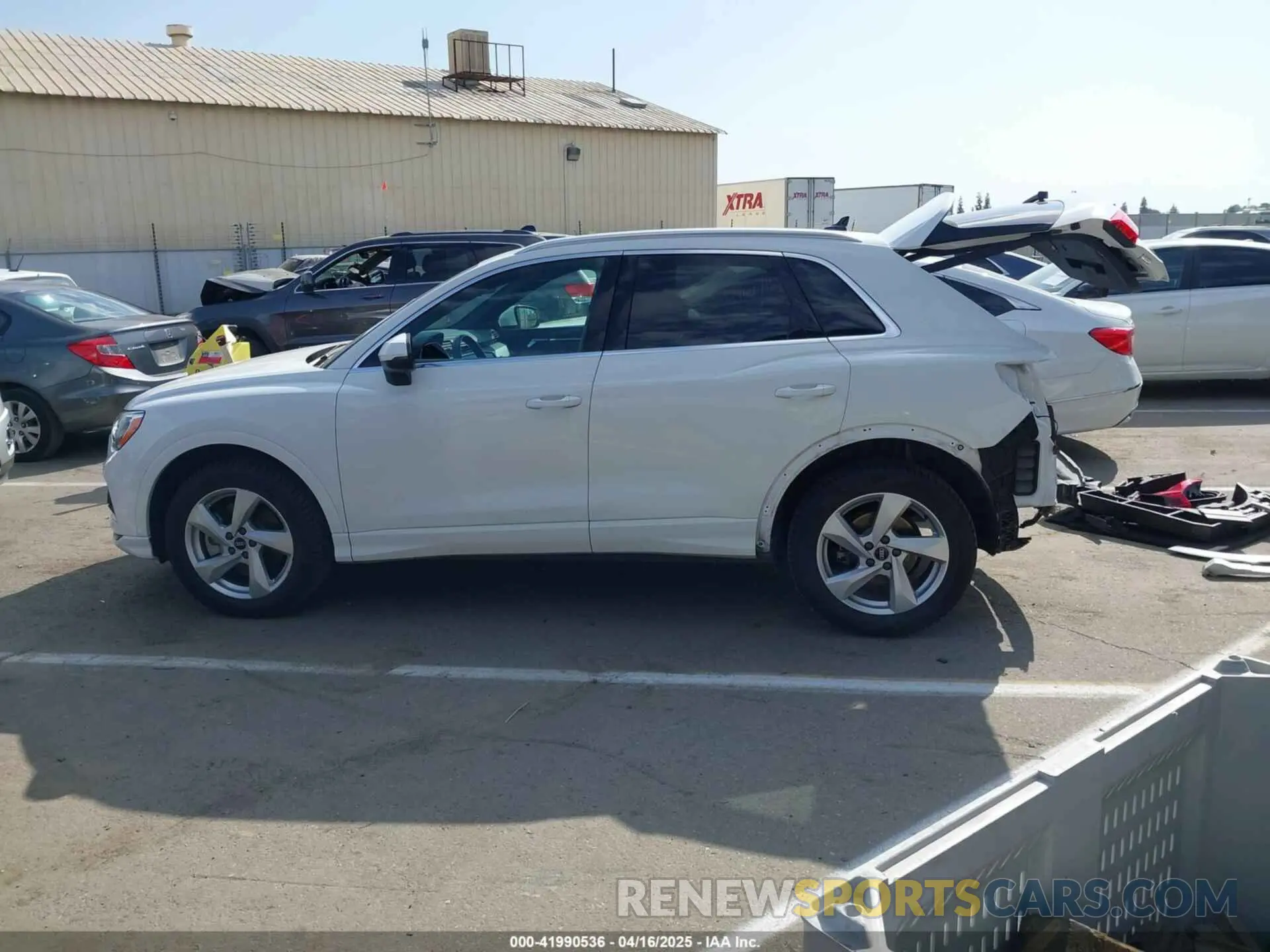 15 Photograph of a damaged car WA1AUCF33M1090847 AUDI Q3 2021