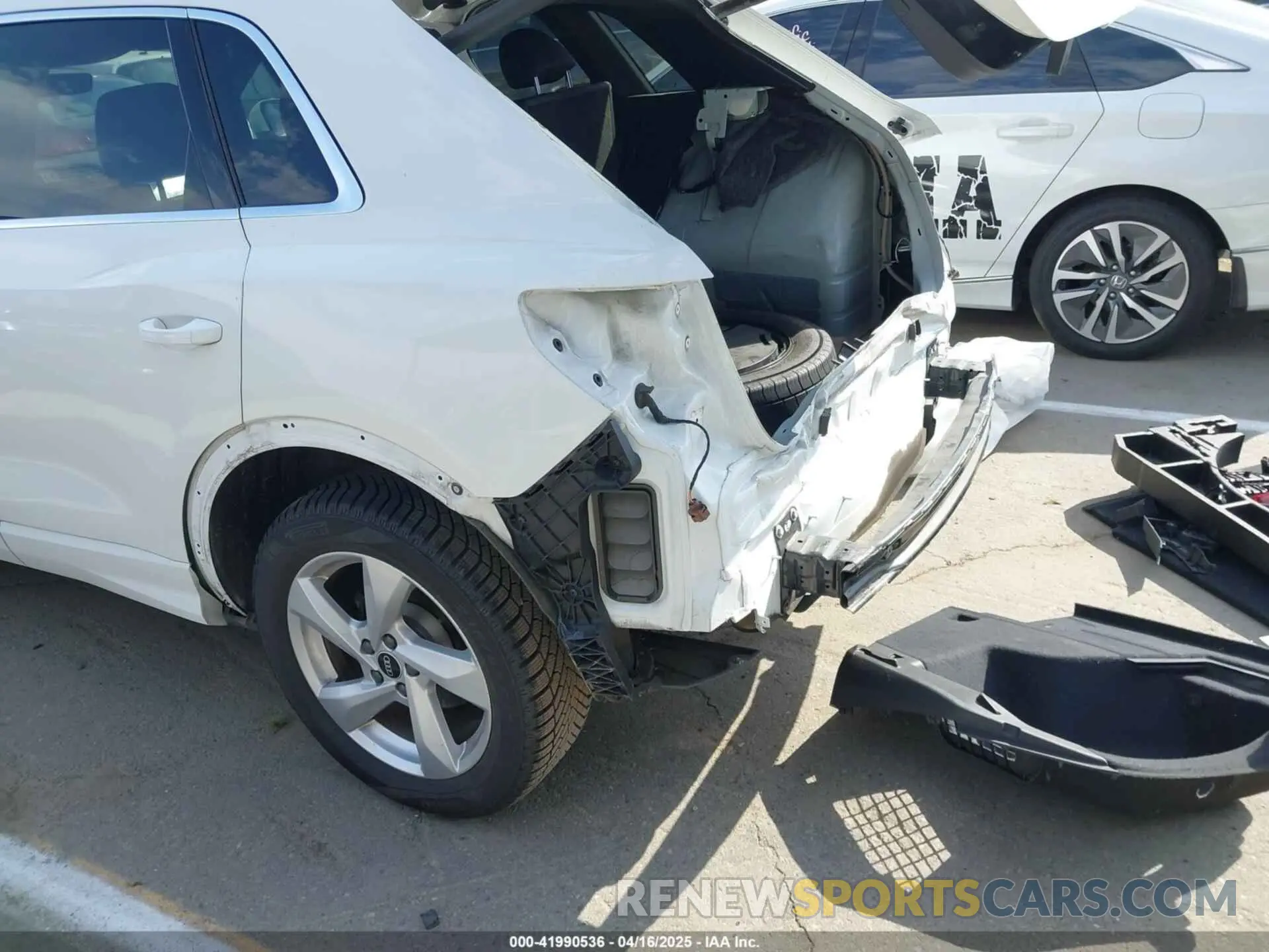 18 Photograph of a damaged car WA1AUCF33M1090847 AUDI Q3 2021