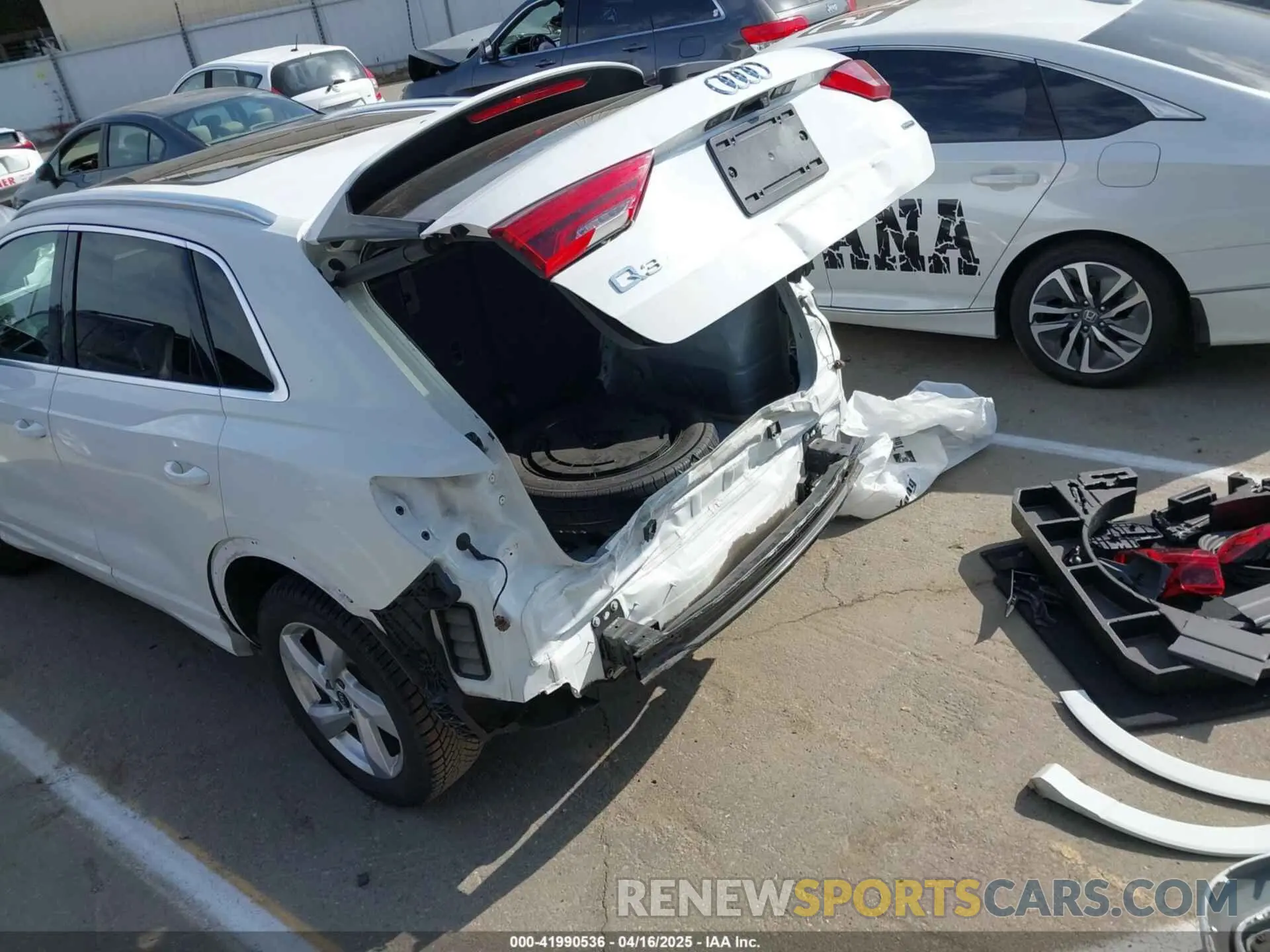 22 Photograph of a damaged car WA1AUCF33M1090847 AUDI Q3 2021