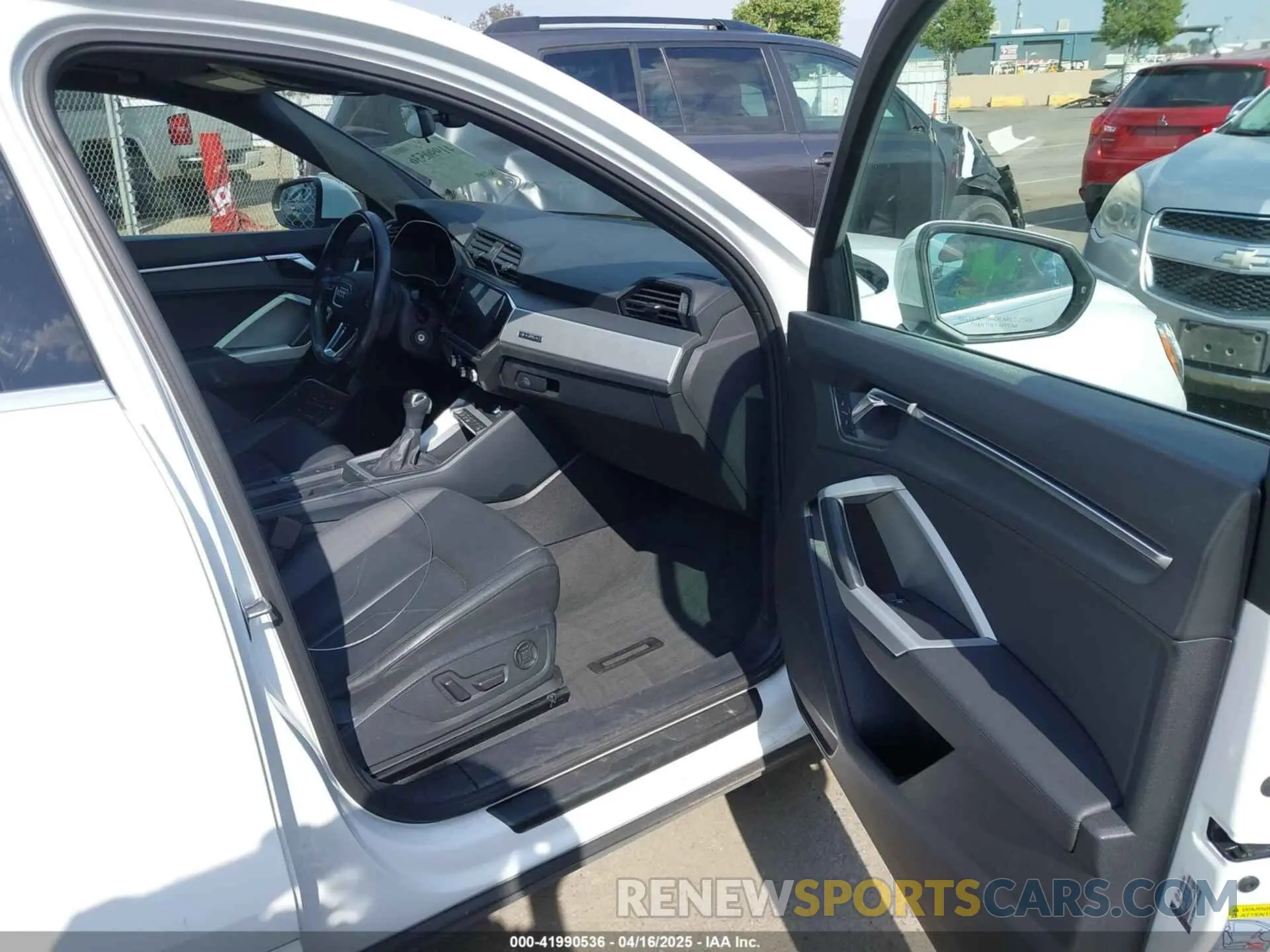 5 Photograph of a damaged car WA1AUCF33M1090847 AUDI Q3 2021
