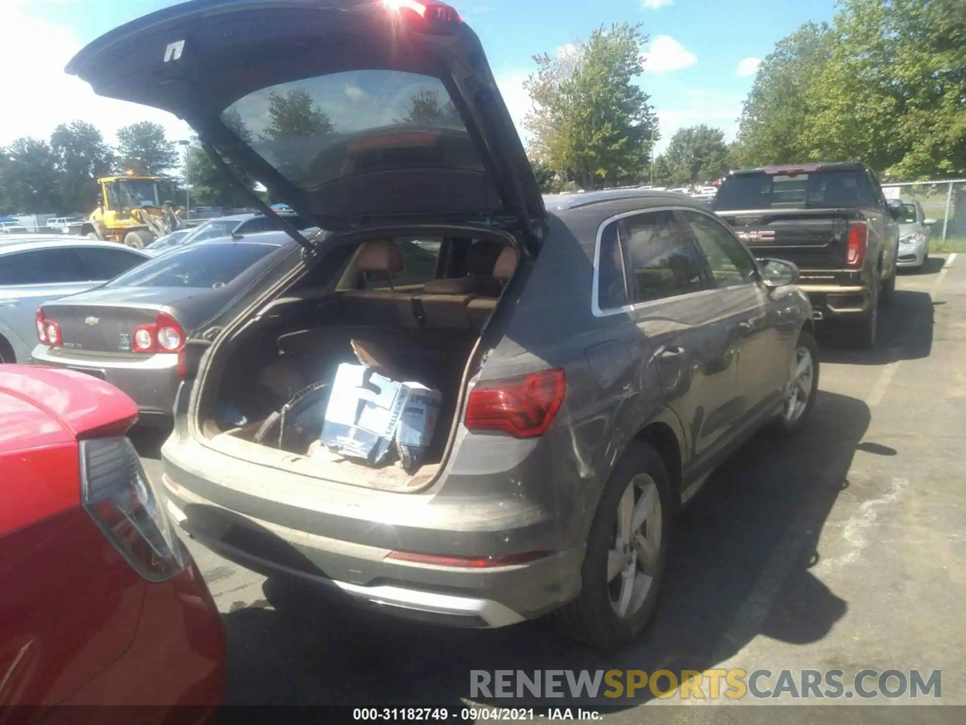 4 Photograph of a damaged car WA1AUCF33M1132157 AUDI Q3 2021