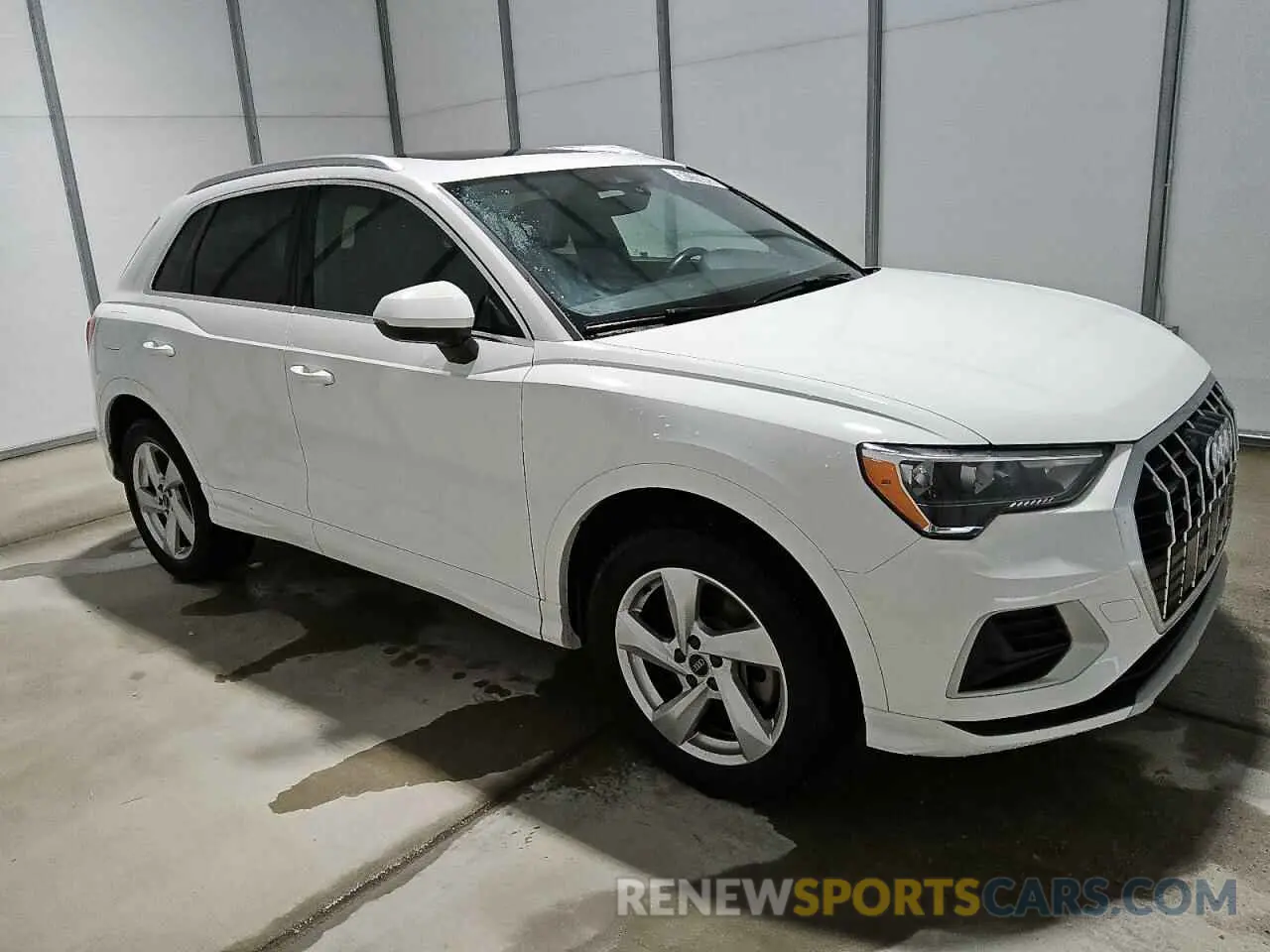 4 Photograph of a damaged car WA1AUCF34M1090677 AUDI Q3 2021