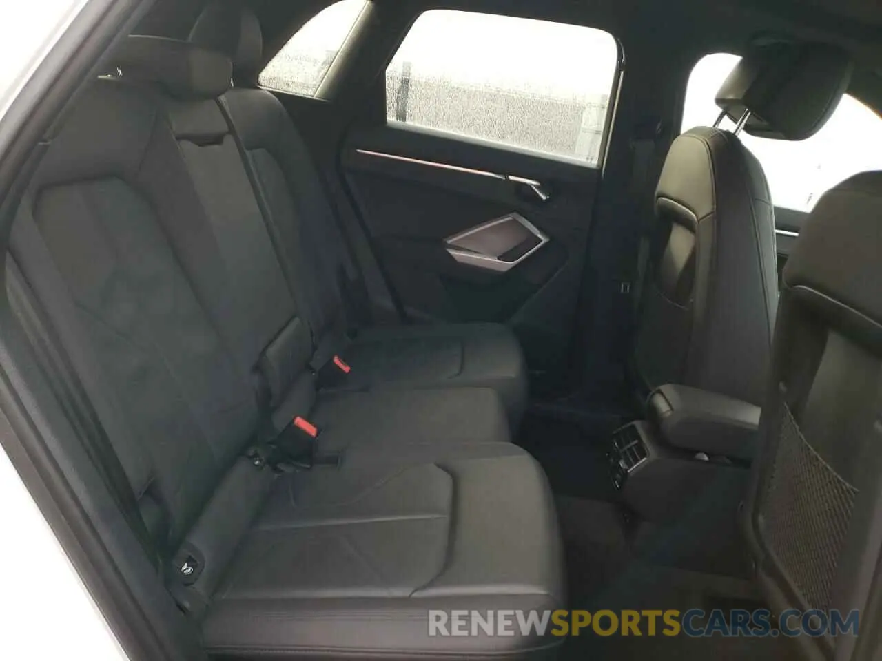 11 Photograph of a damaged car WA1AUCF34M1092204 AUDI Q3 2021