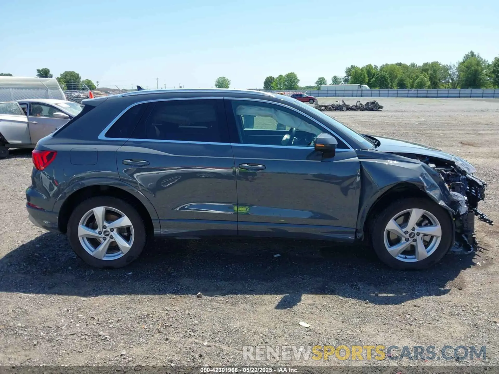 13 Photograph of a damaged car WA1AUCF35M1065609 AUDI Q3 2021