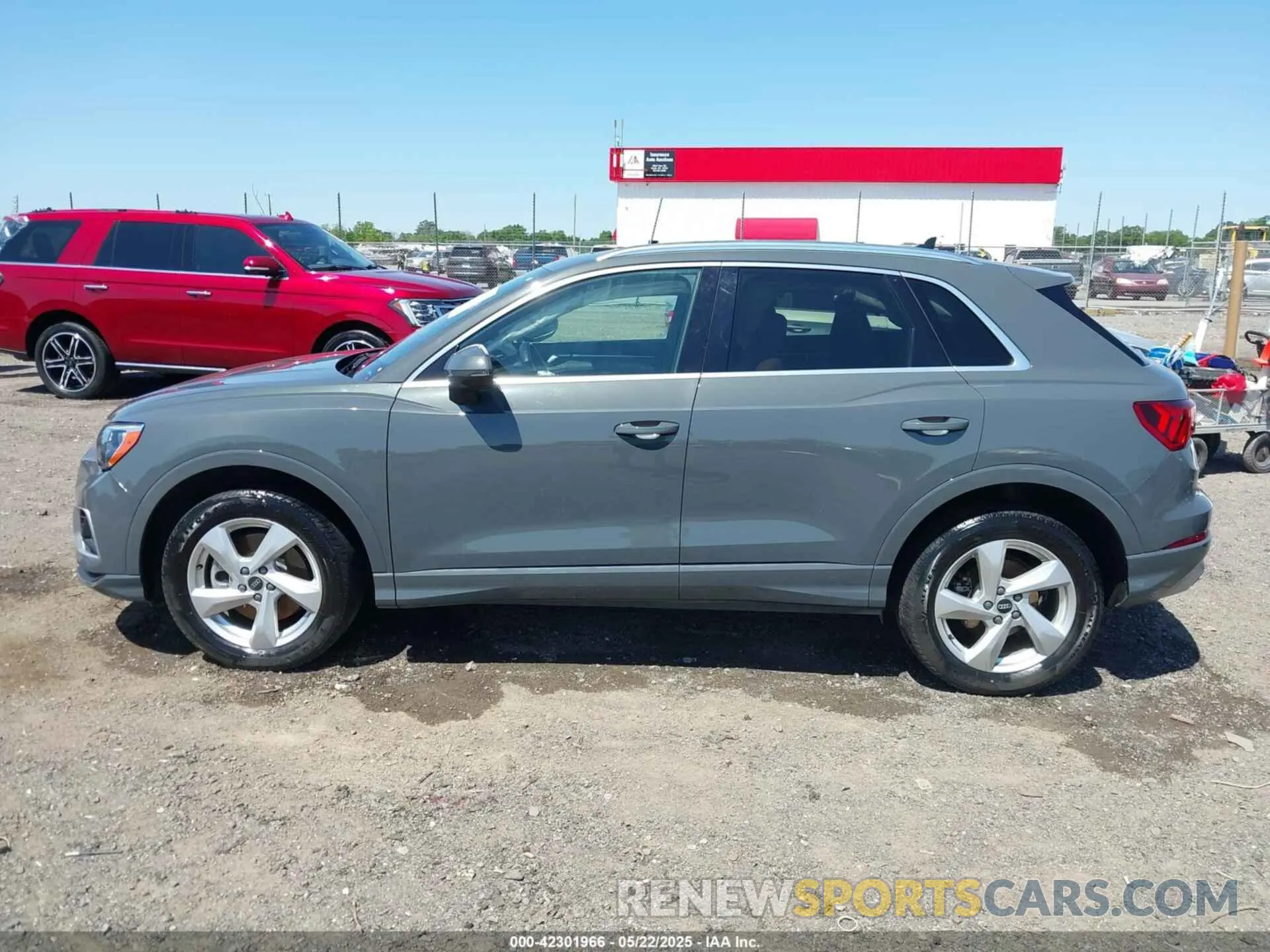 14 Photograph of a damaged car WA1AUCF35M1065609 AUDI Q3 2021