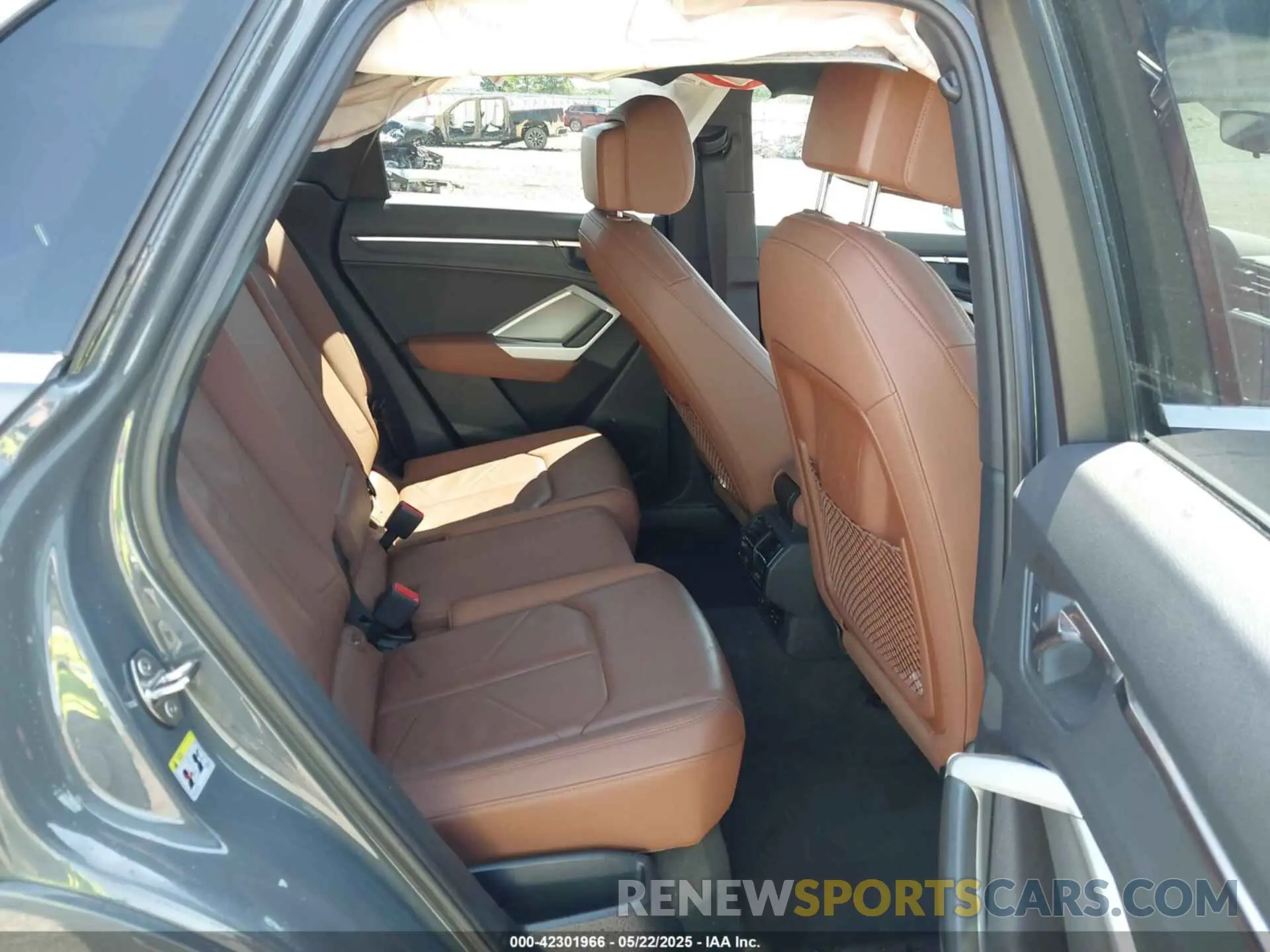 8 Photograph of a damaged car WA1AUCF35M1065609 AUDI Q3 2021