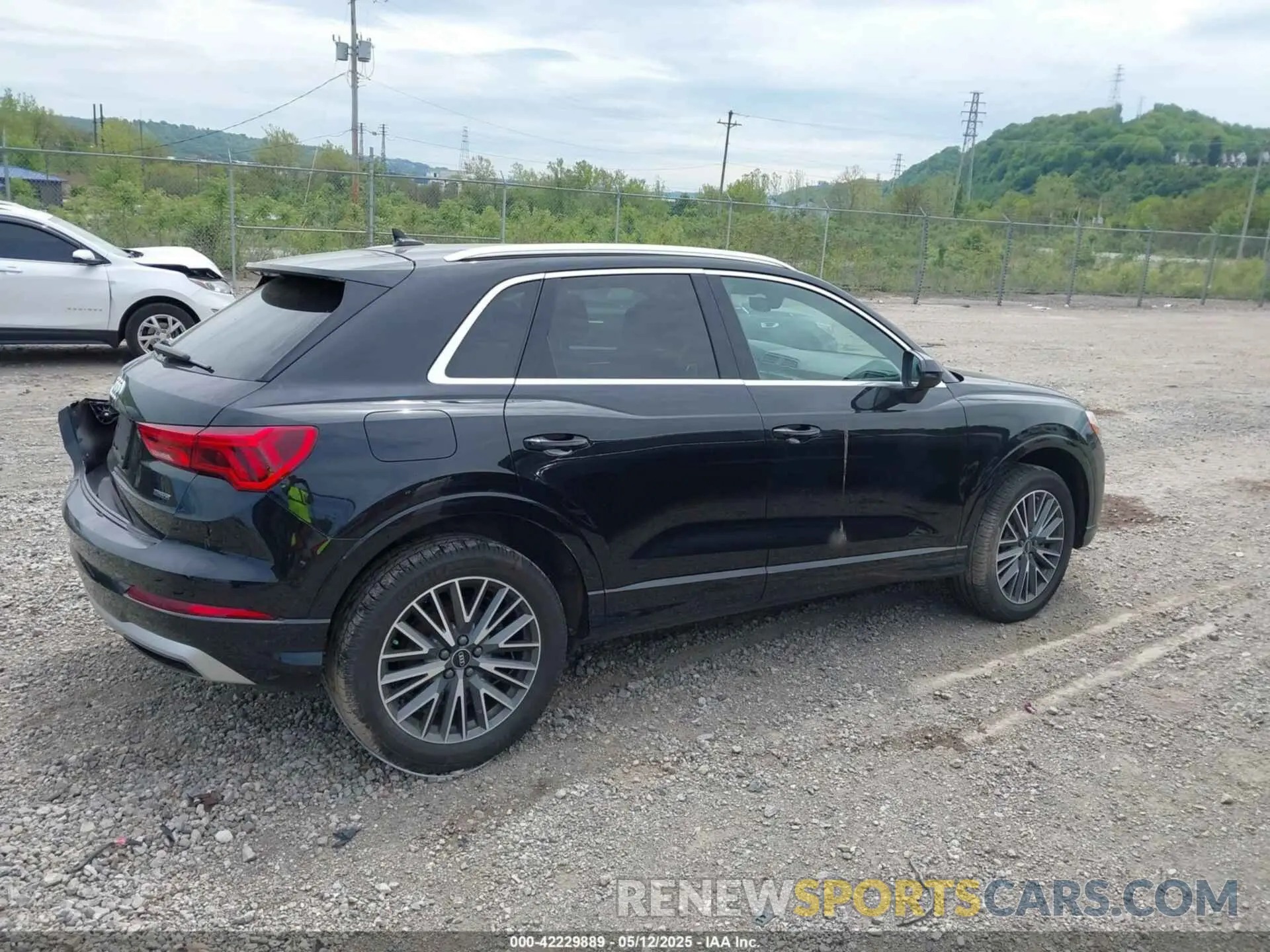 14 Photograph of a damaged car WA1AUCF35M1071216 AUDI Q3 2021