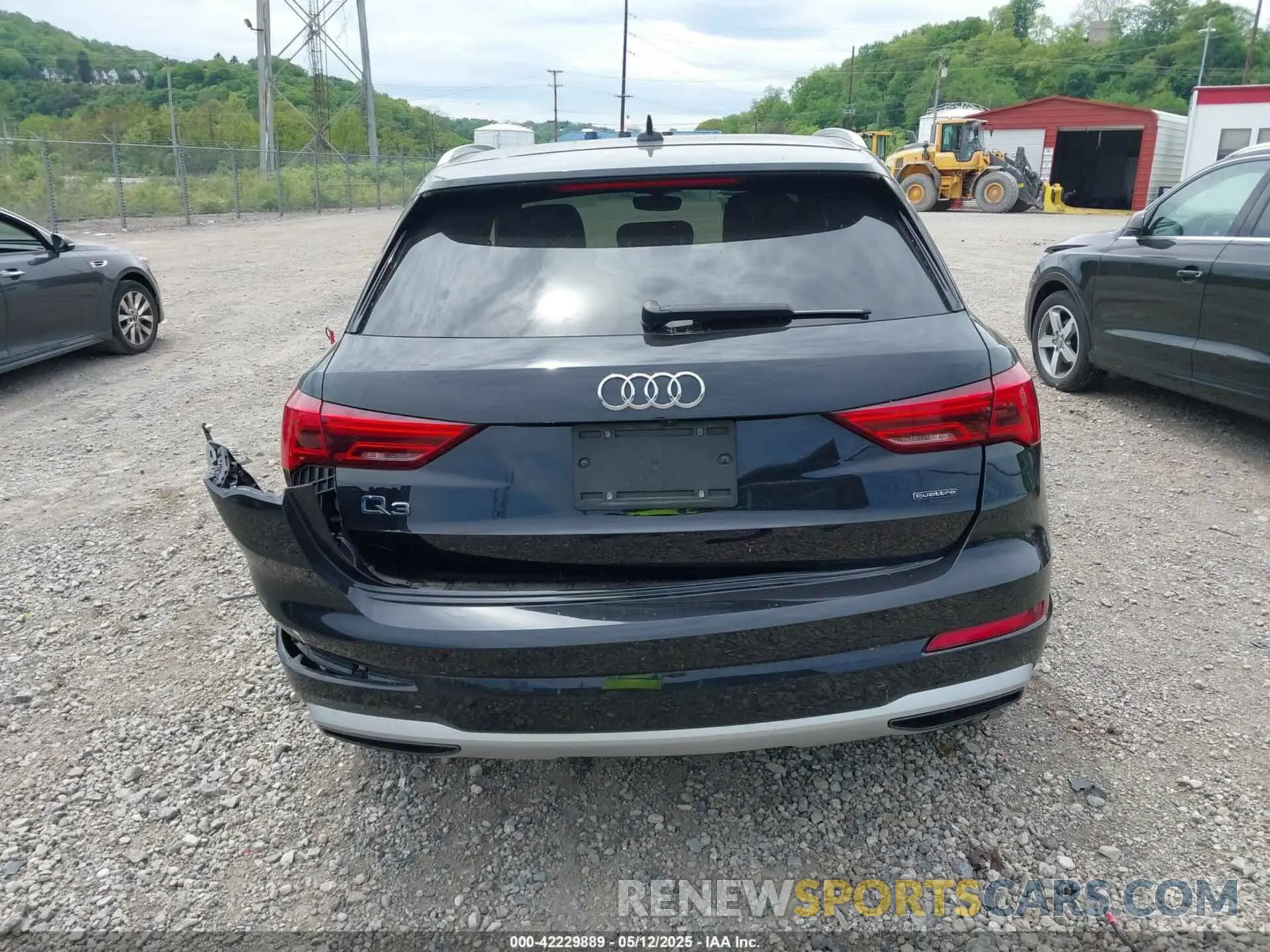 17 Photograph of a damaged car WA1AUCF35M1071216 AUDI Q3 2021