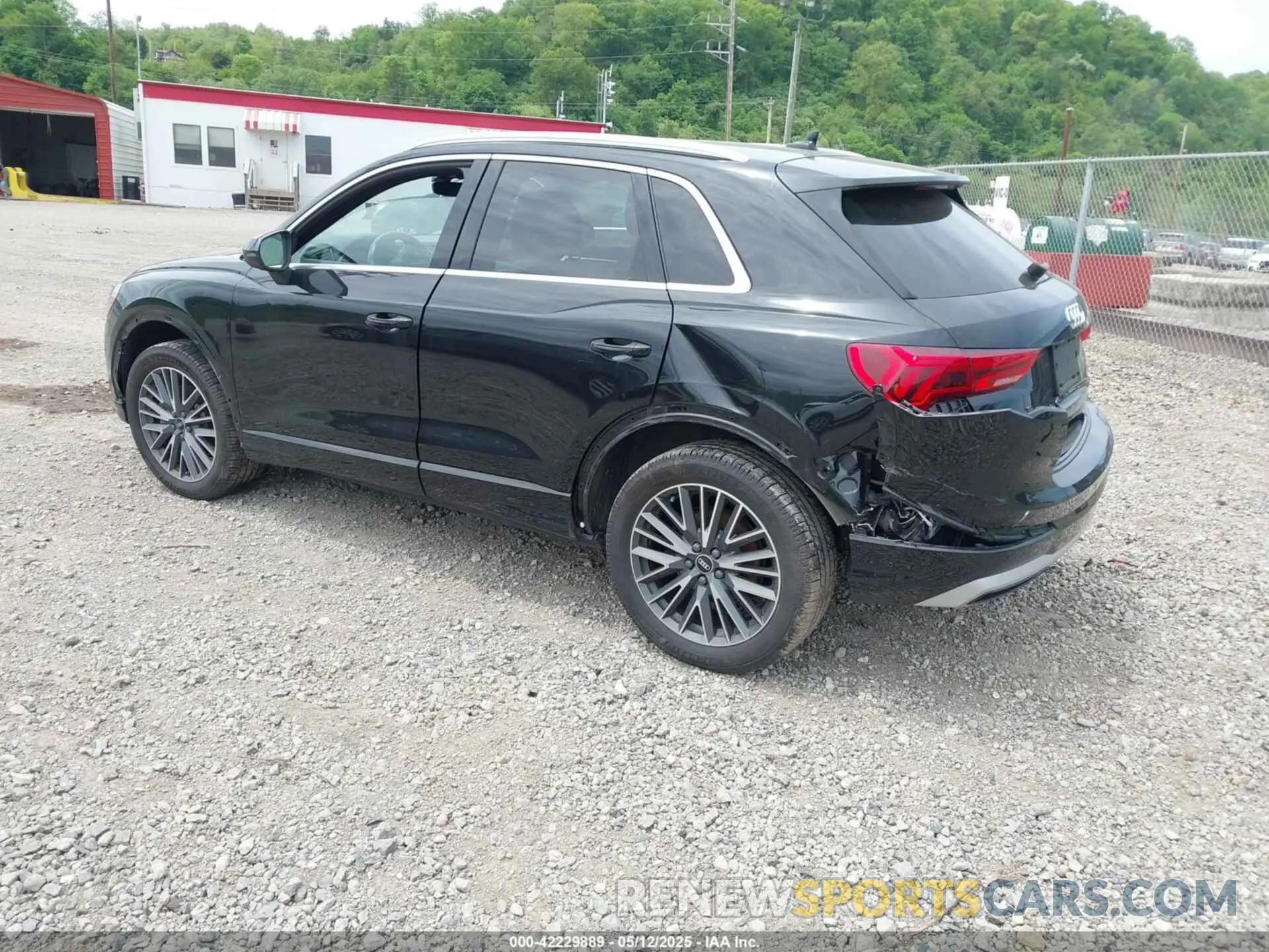 3 Photograph of a damaged car WA1AUCF35M1071216 AUDI Q3 2021