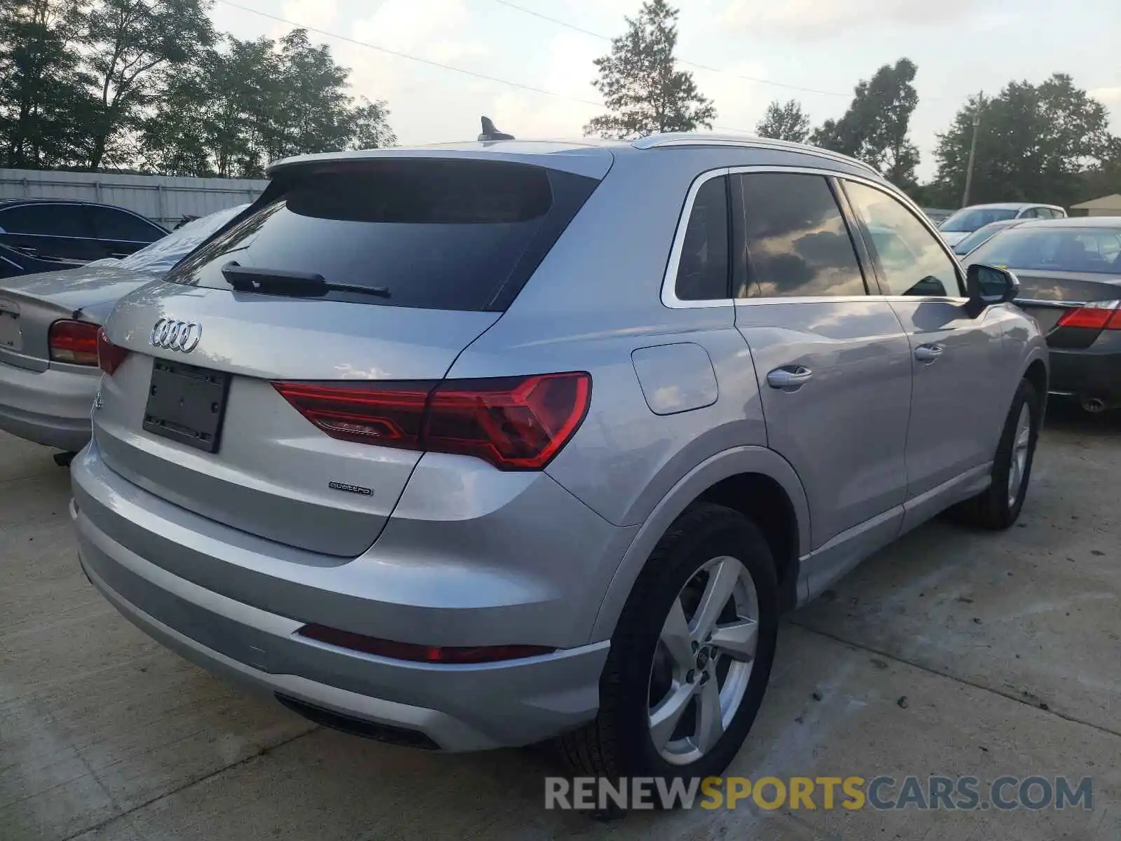 4 Photograph of a damaged car WA1AUCF35M1129647 AUDI Q3 2021