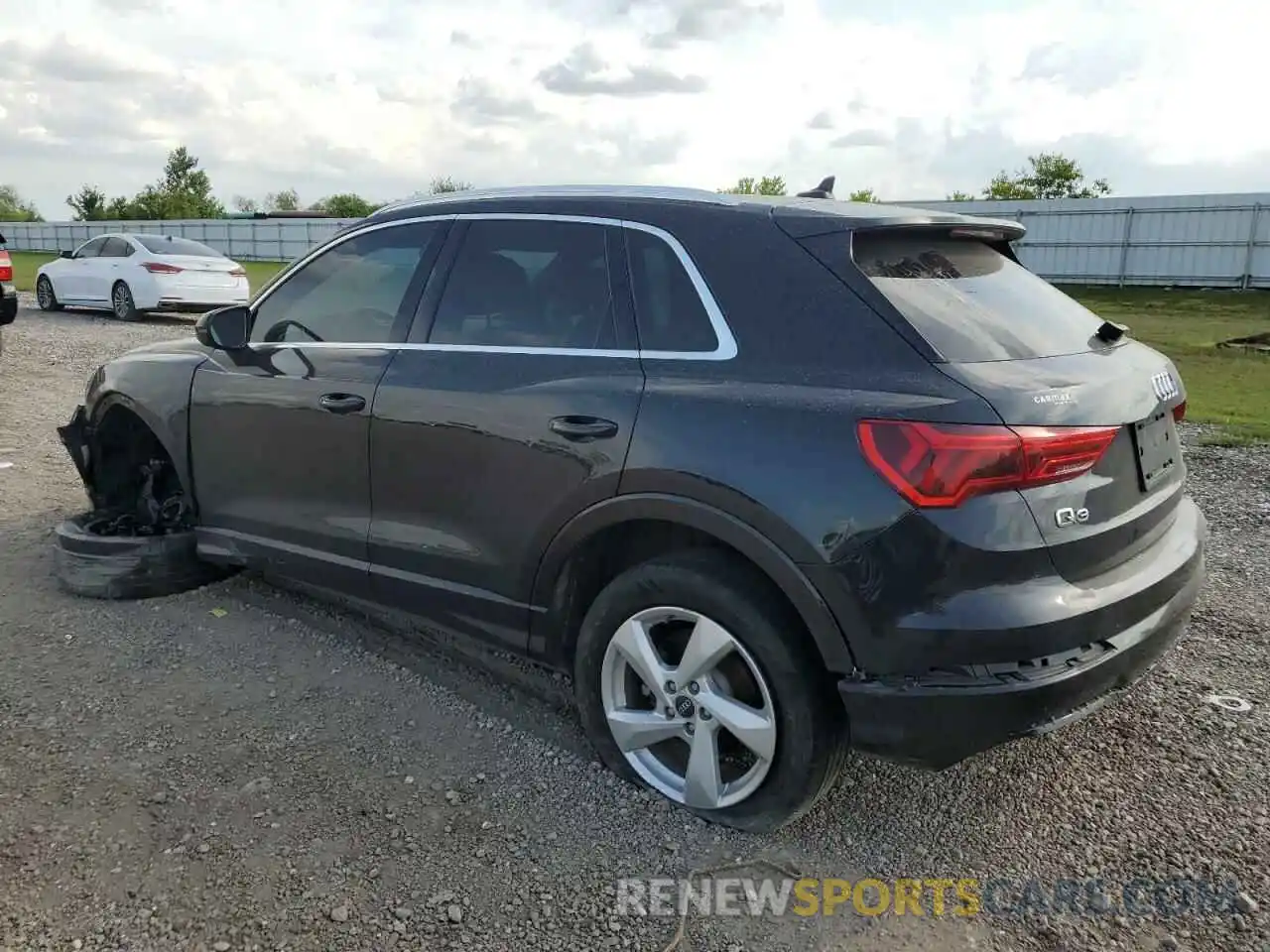 2 Photograph of a damaged car WA1AUCF36M1066249 AUDI Q3 2021