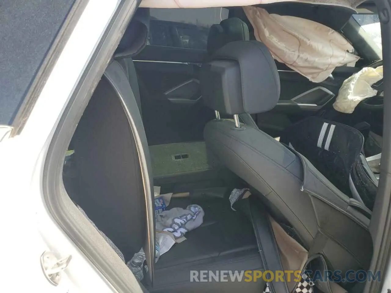 10 Photograph of a damaged car WA1AUCF36M1097372 AUDI Q3 2021