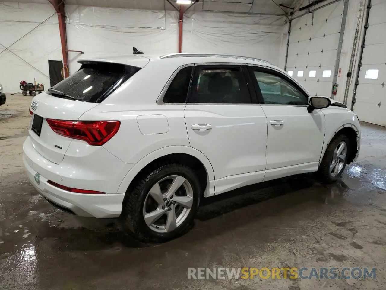 3 Photograph of a damaged car WA1AUCF36M1154248 AUDI Q3 2021