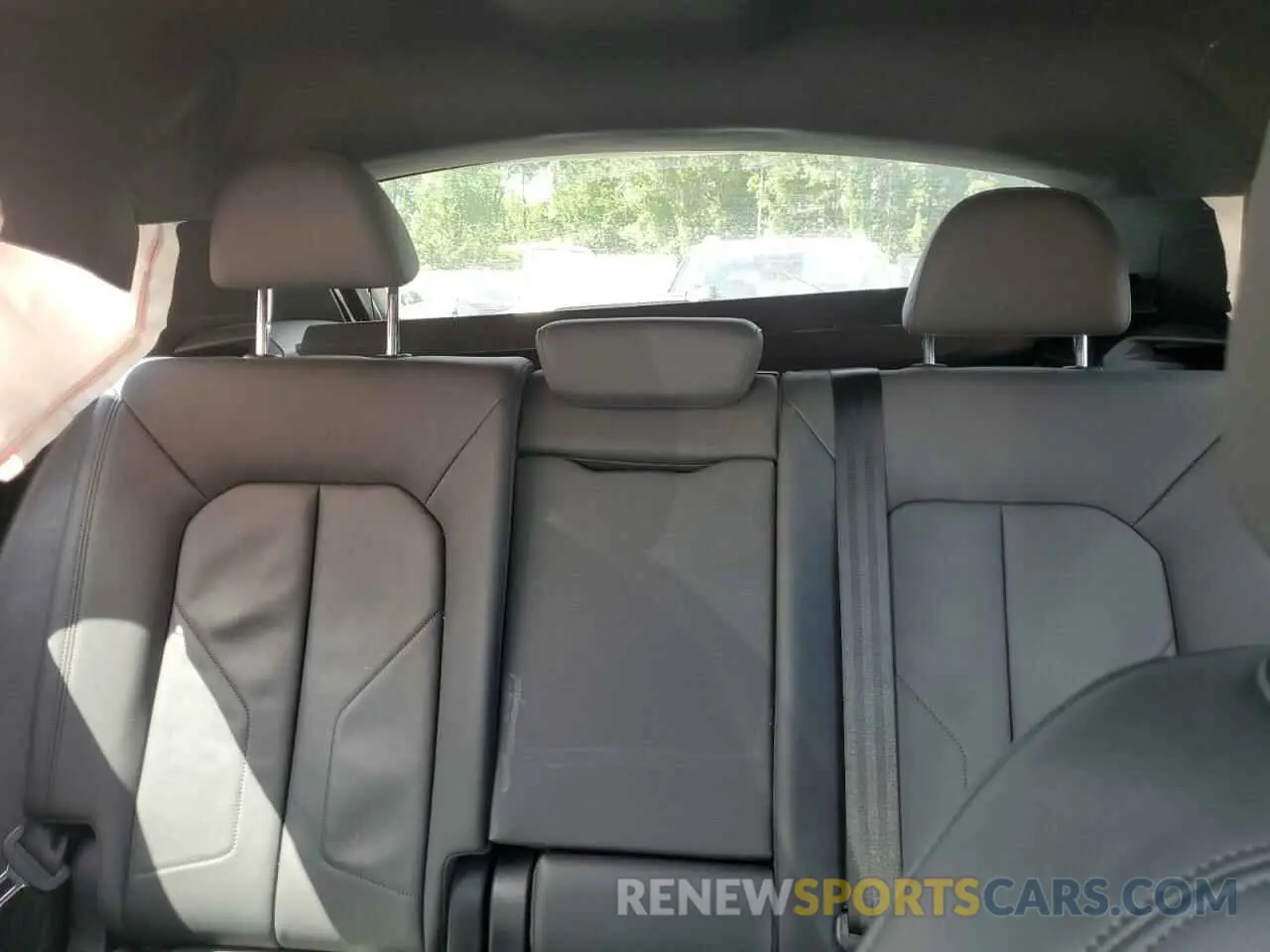 10 Photograph of a damaged car WA1AUCF37M1067054 AUDI Q3 2021