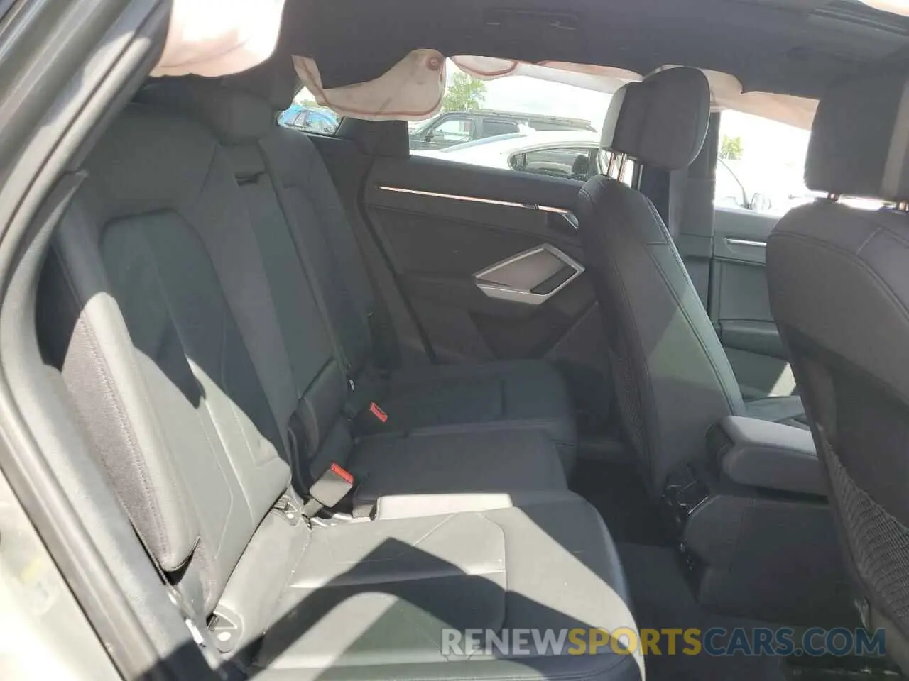 11 Photograph of a damaged car WA1AUCF37M1067054 AUDI Q3 2021