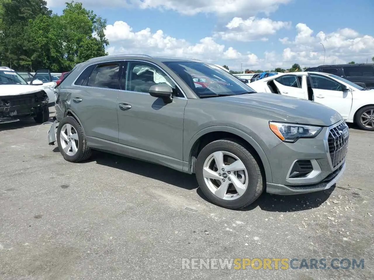 4 Photograph of a damaged car WA1AUCF37M1067054 AUDI Q3 2021