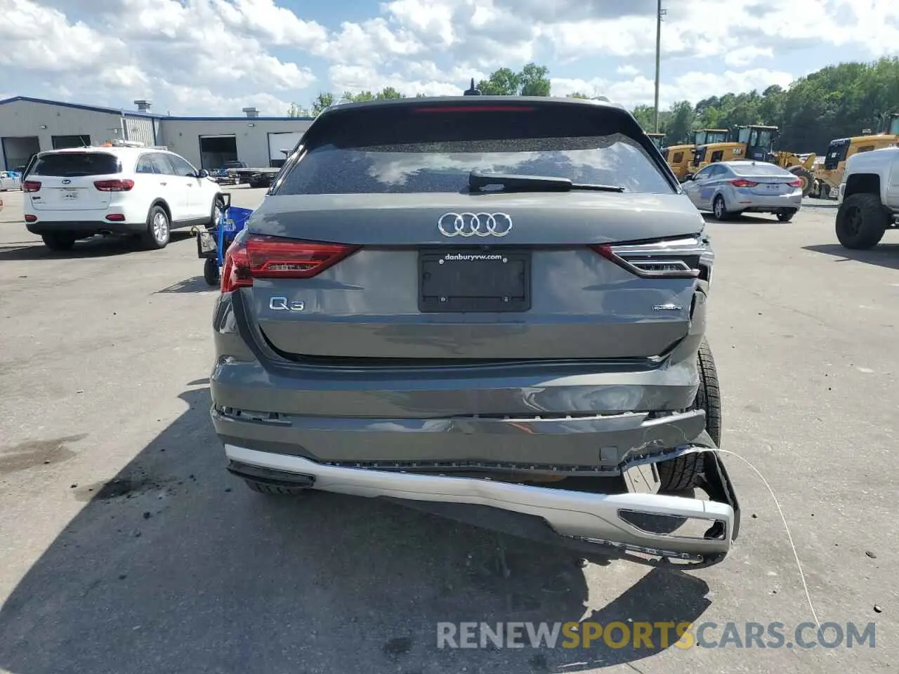 6 Photograph of a damaged car WA1AUCF37M1067054 AUDI Q3 2021