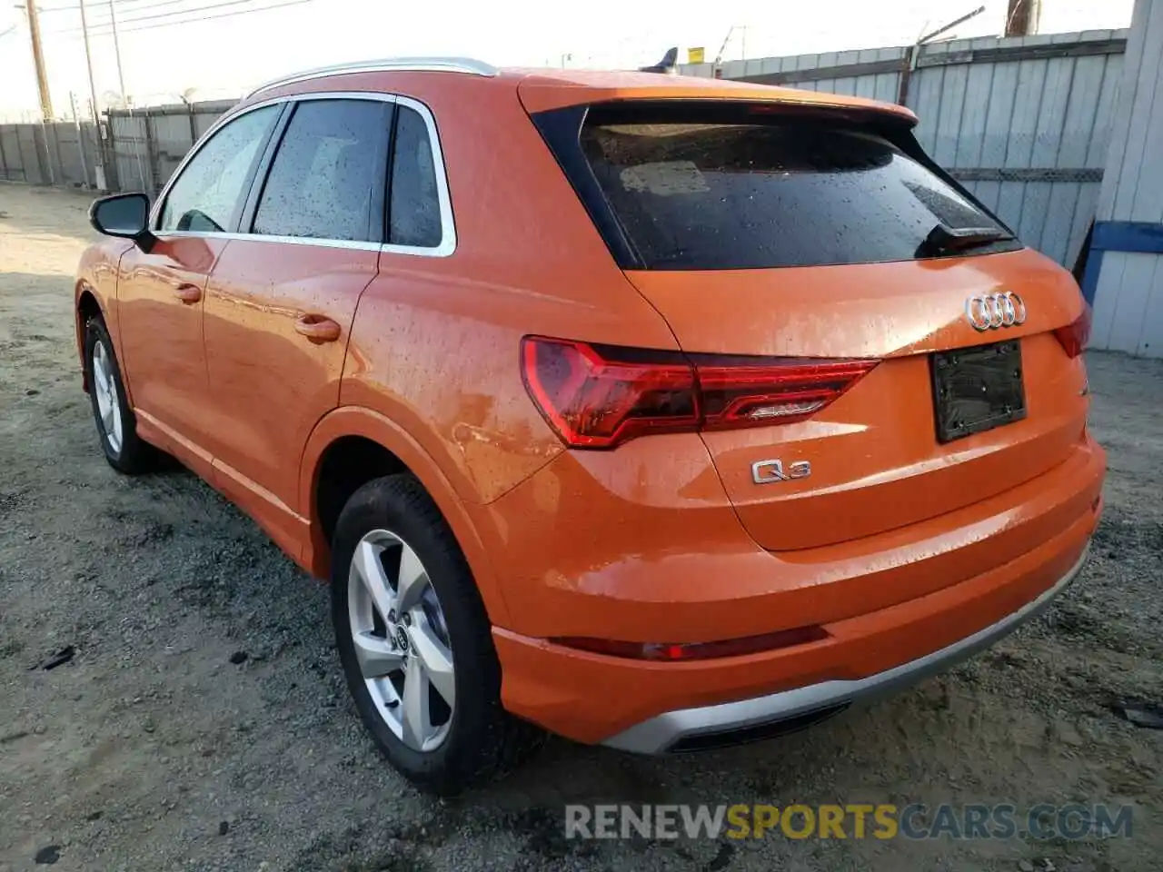 3 Photograph of a damaged car WA1AUCF37M1133702 AUDI Q3 2021