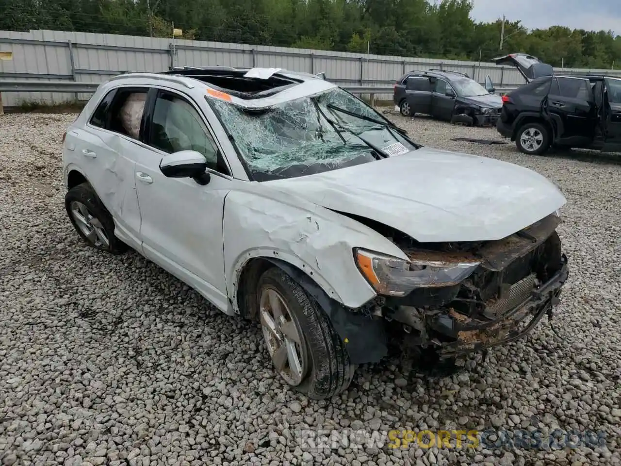 4 Photograph of a damaged car WA1AUCF38M1134597 AUDI Q3 2021