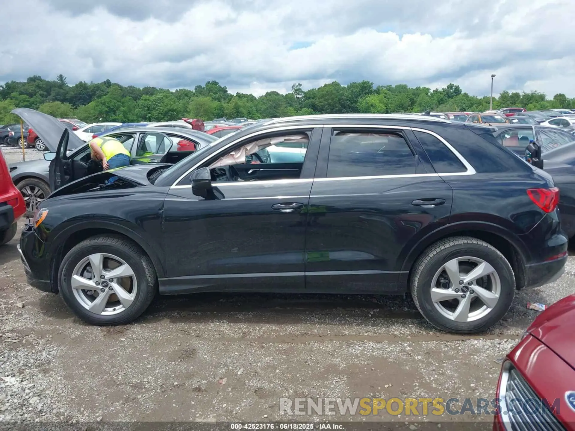 14 Photograph of a damaged car WA1AUCF39M1143549 AUDI Q3 2021