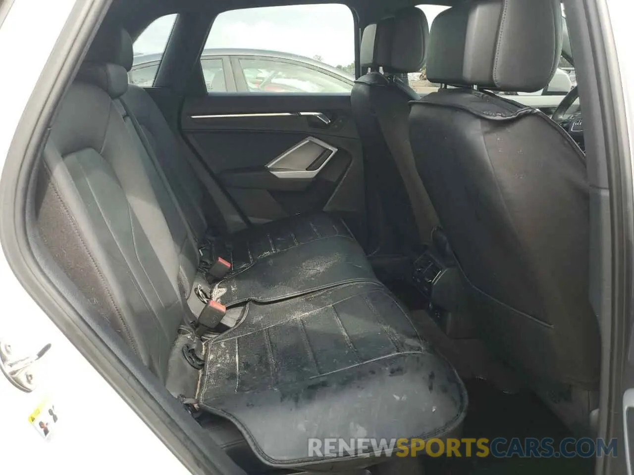 11 Photograph of a damaged car WA1AUCF3XM1063001 AUDI Q3 2021