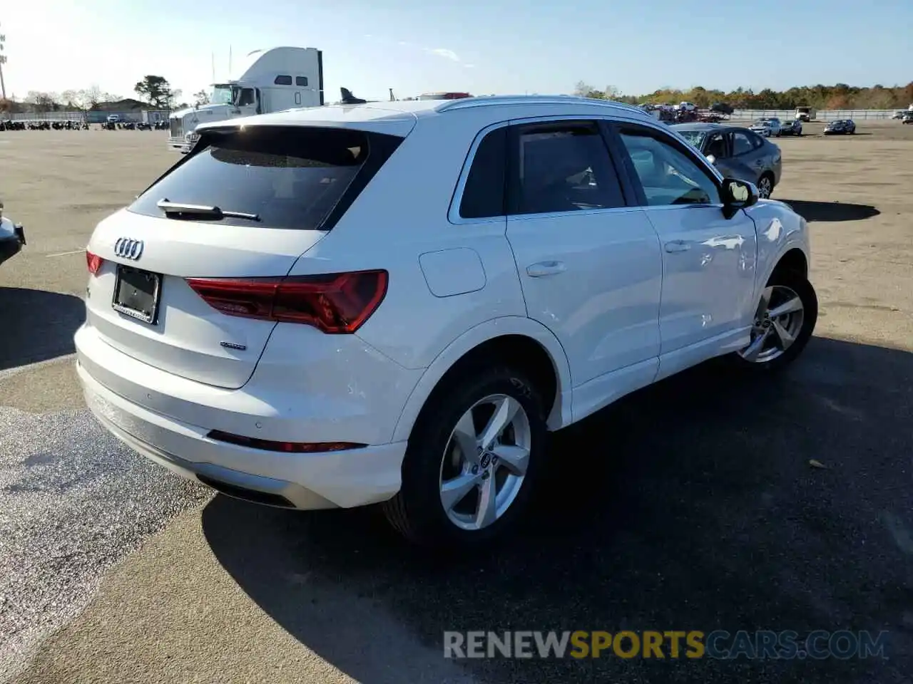 4 Photograph of a damaged car WA1BUCF30M1118964 AUDI Q3 2021