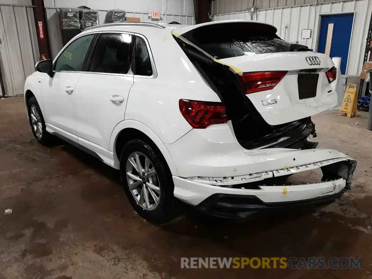 3 Photograph of a damaged car WA1DECF30M1024539 AUDI Q3 2021