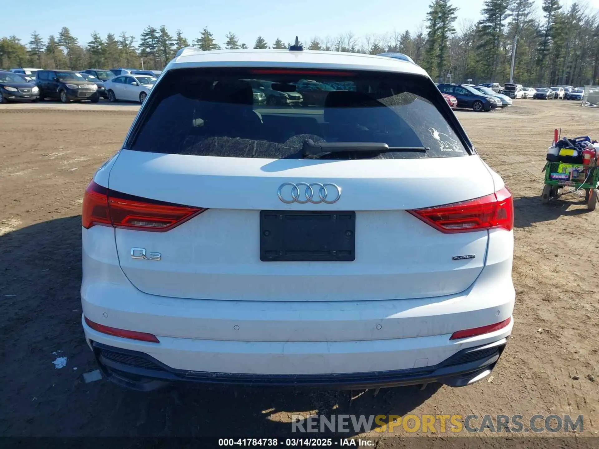 17 Photograph of a damaged car WA1DECF30M1118517 AUDI Q3 2021